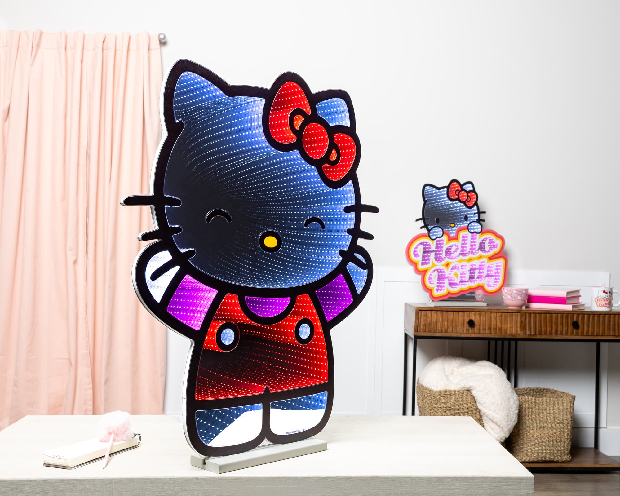 32" Hello Kitty® EkkoLight