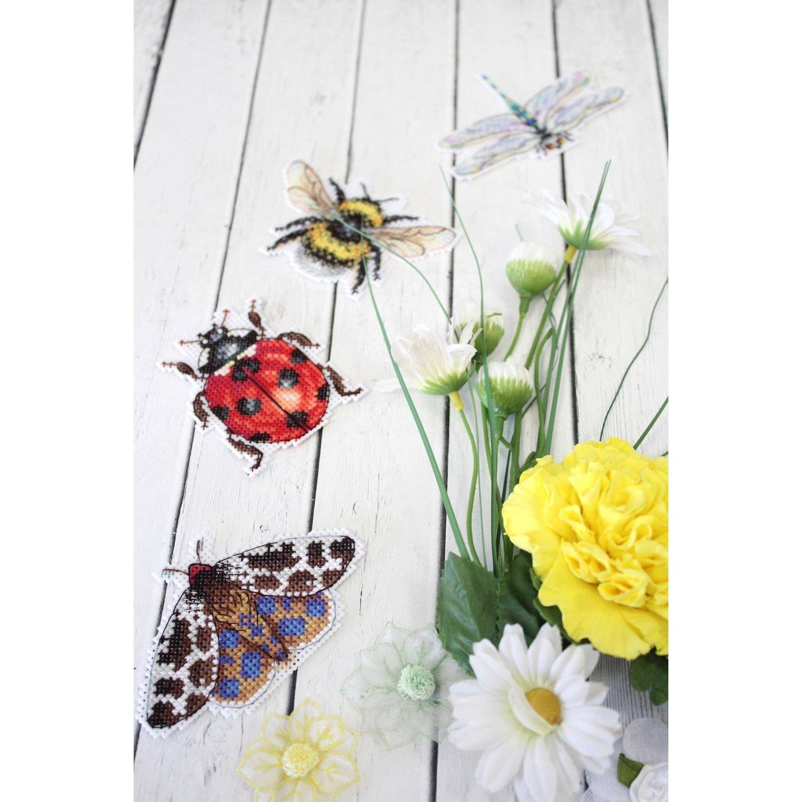 MP Studia MP Studia Plastic Canvas Counted Cross Stitch Kit Winged Friends