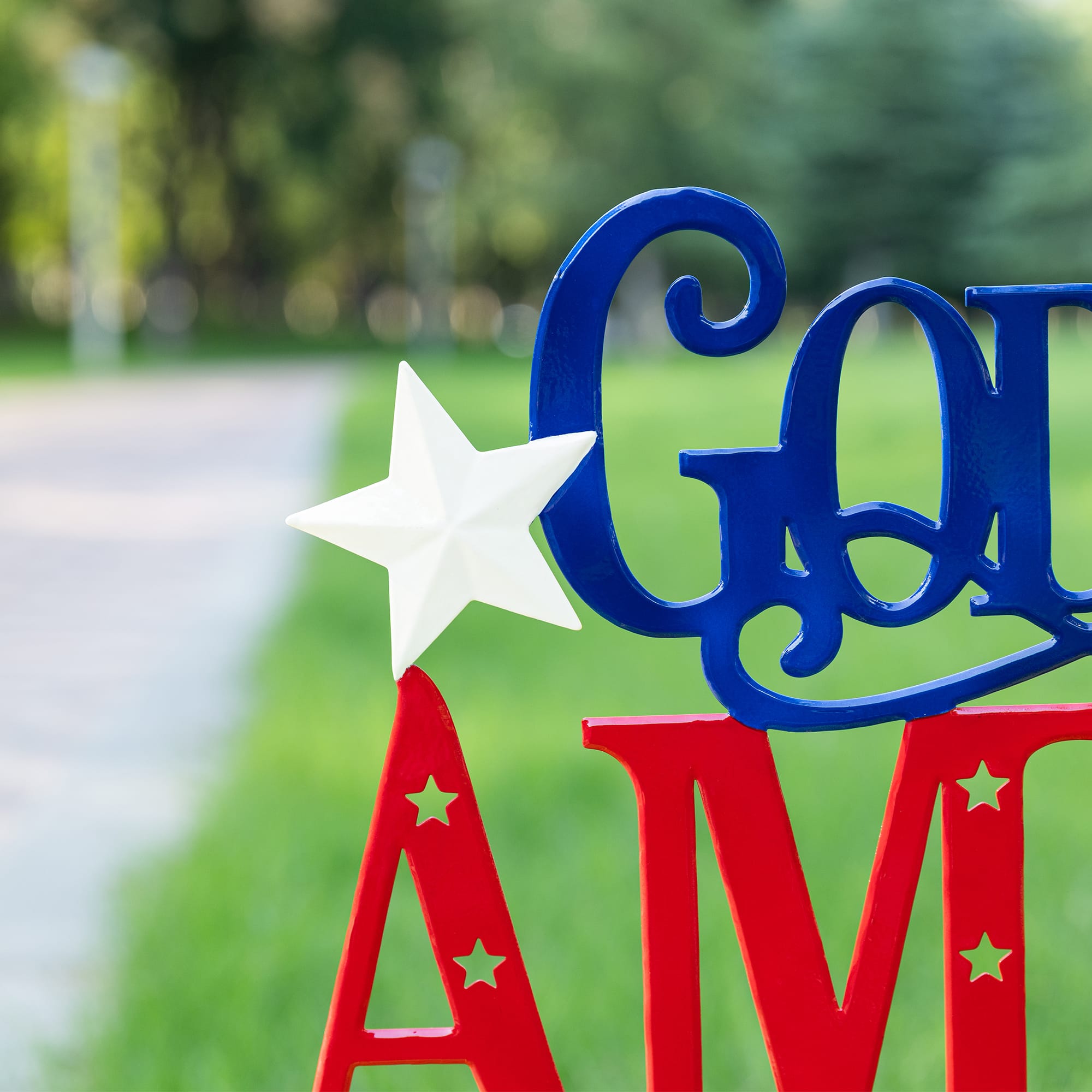 Glitzhome® 23.25" Patriotic Metal "GOD BLESS AMERICA" Garden Yard Stake