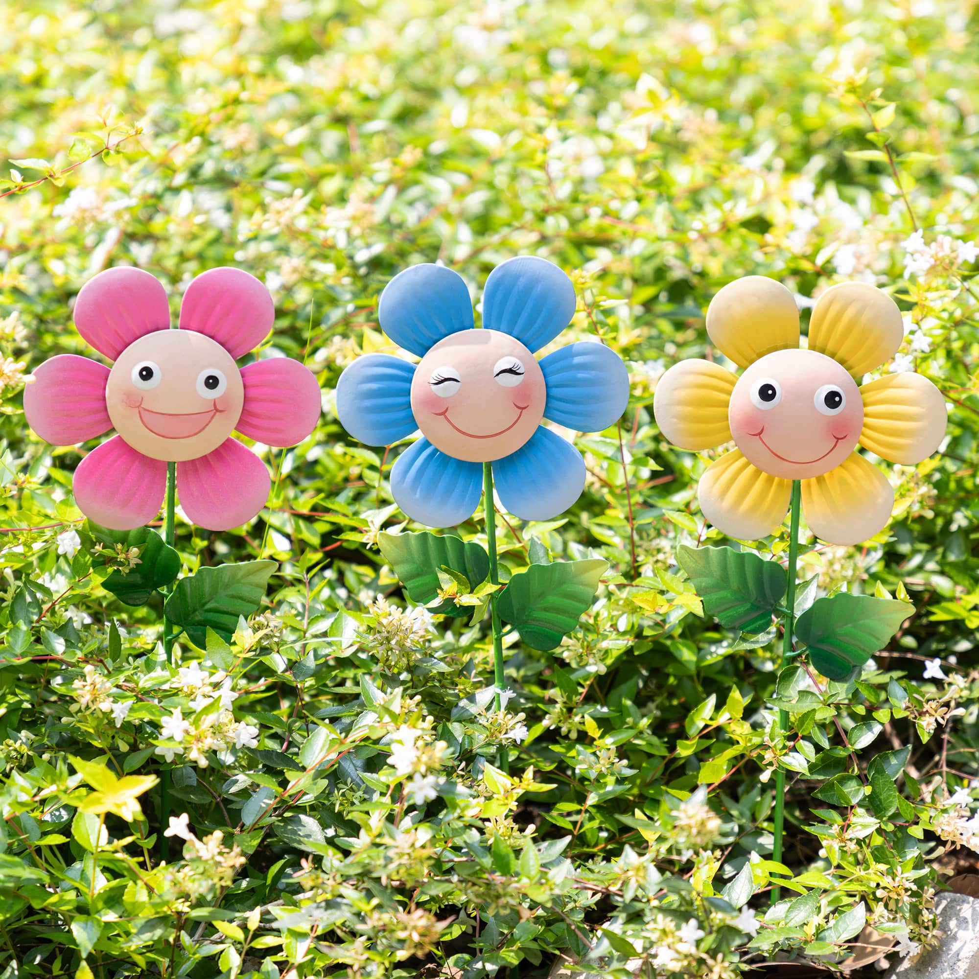 Glitzhome® 18" 2-in-1 Set of 3 Painted Metal Happy Face Flower Garden Picks & Wall Decor