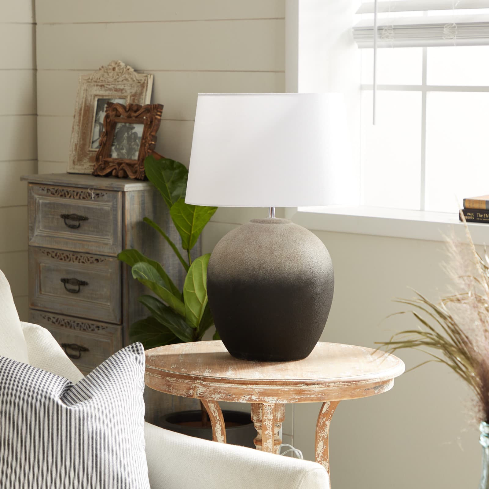 23'' Black Ceramic Transitional Table Lamp