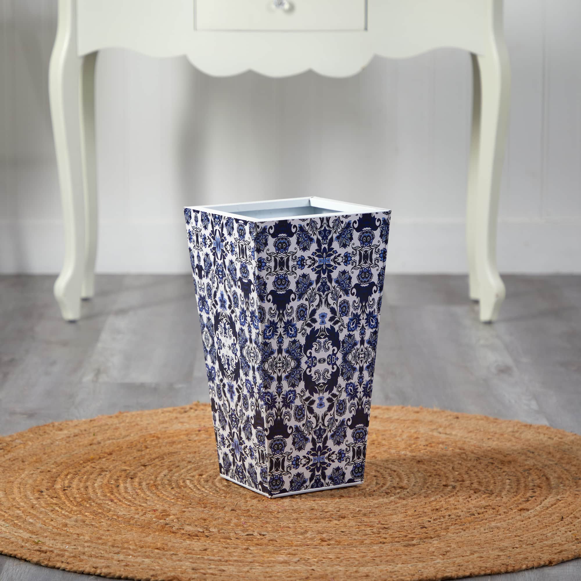 18" Oriental Blue and White Classic Metal Planter