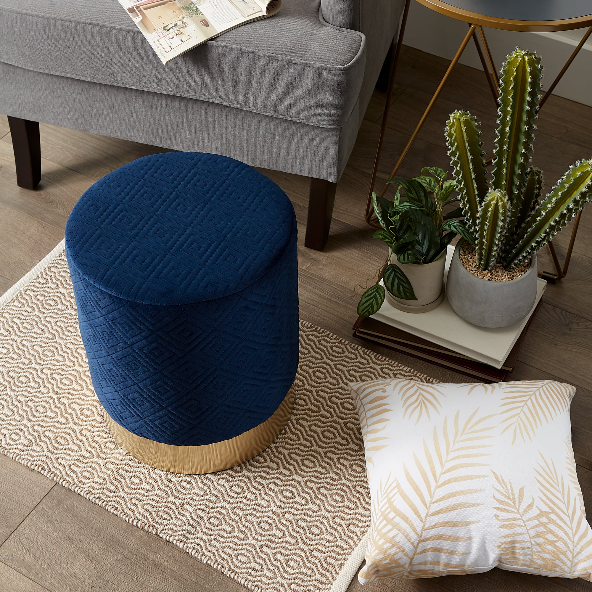 16.5" Navy Blue Velvet Stool