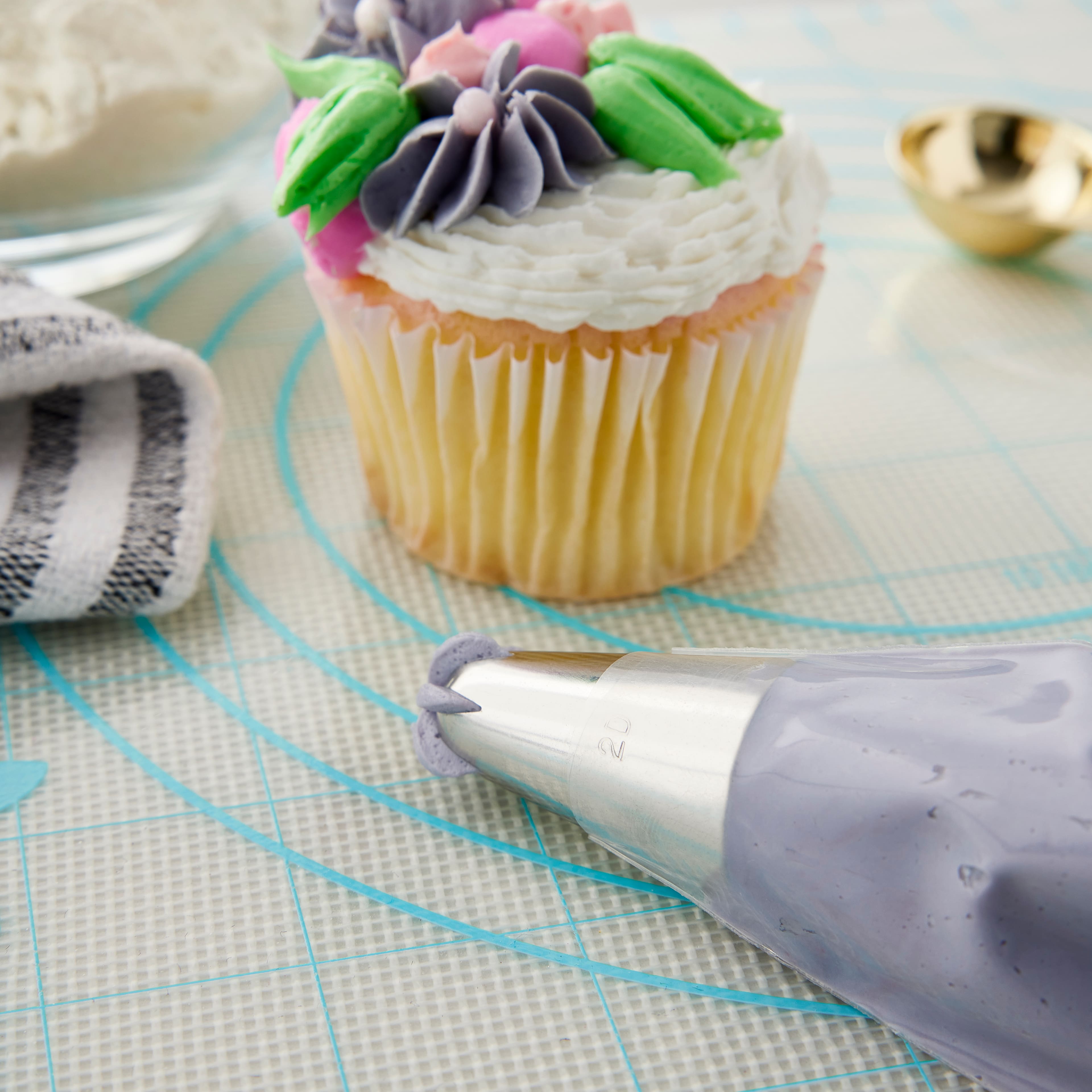 24 Pack: Drop Flower Decorating Tip No. 2D by Celebrate It™