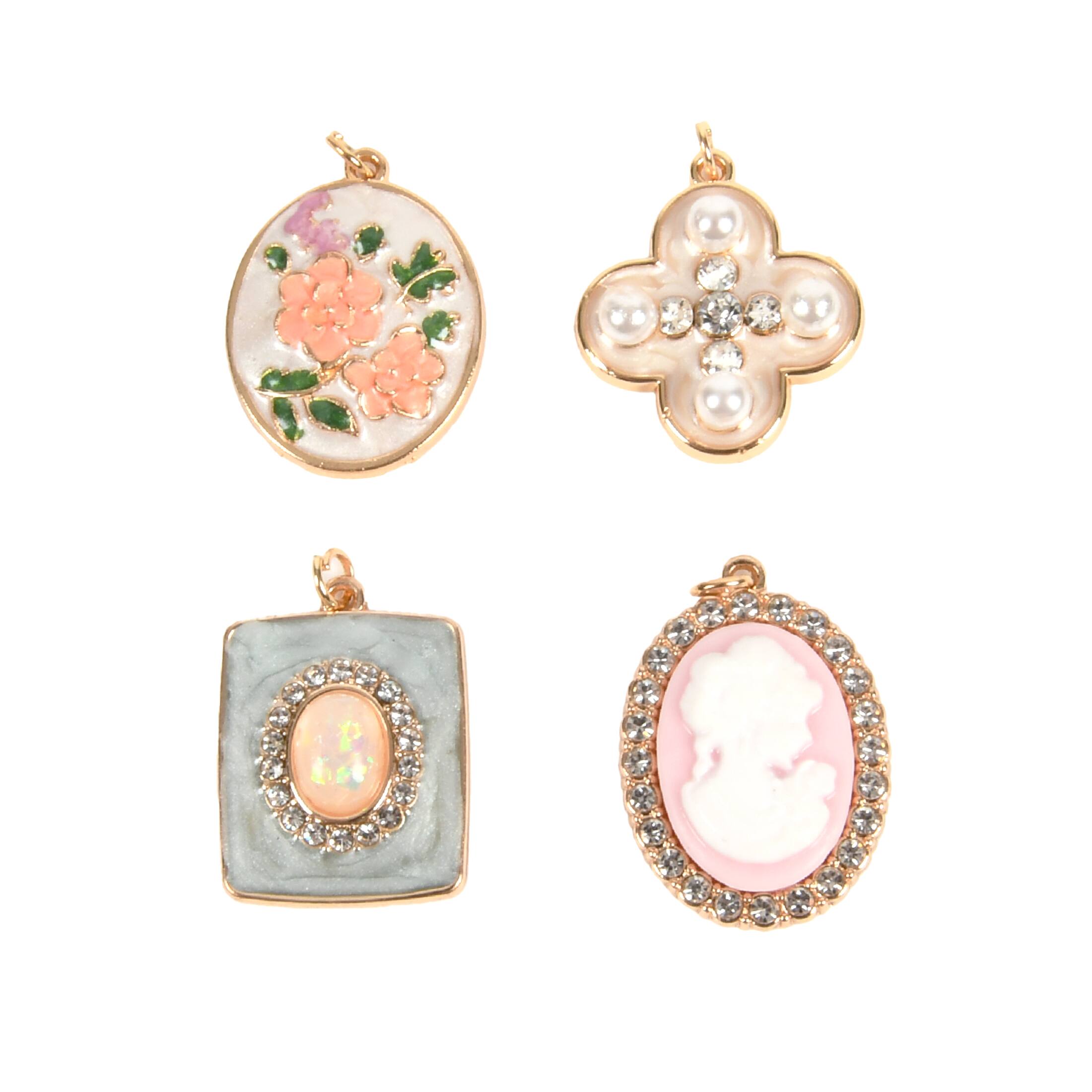 Ensemble de breloques nacrées aux formes diverses de Bead Landing