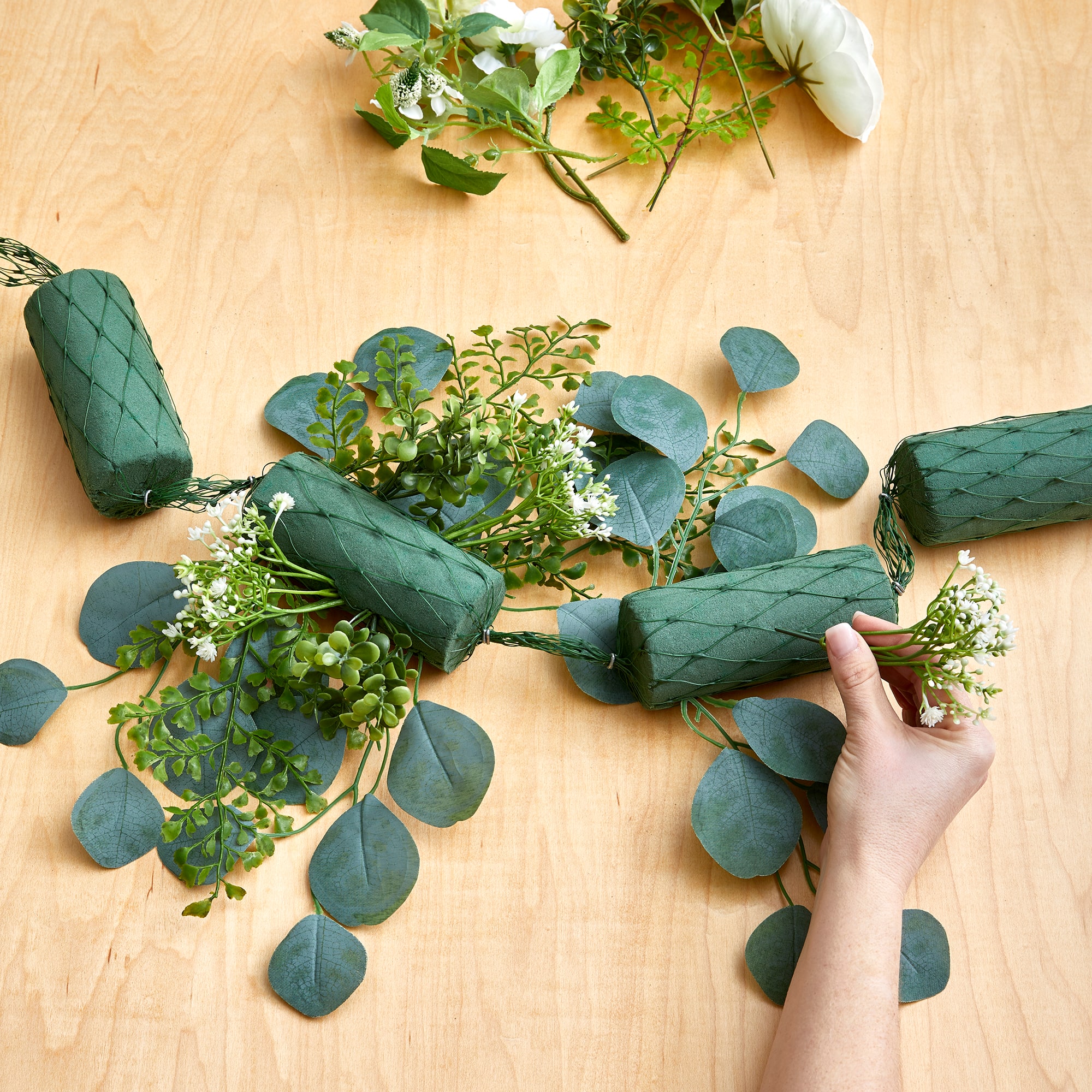 FloraCraft® Easy Prō Floral Tools 4ft. Green Floral Garland with Artesia WetFōM