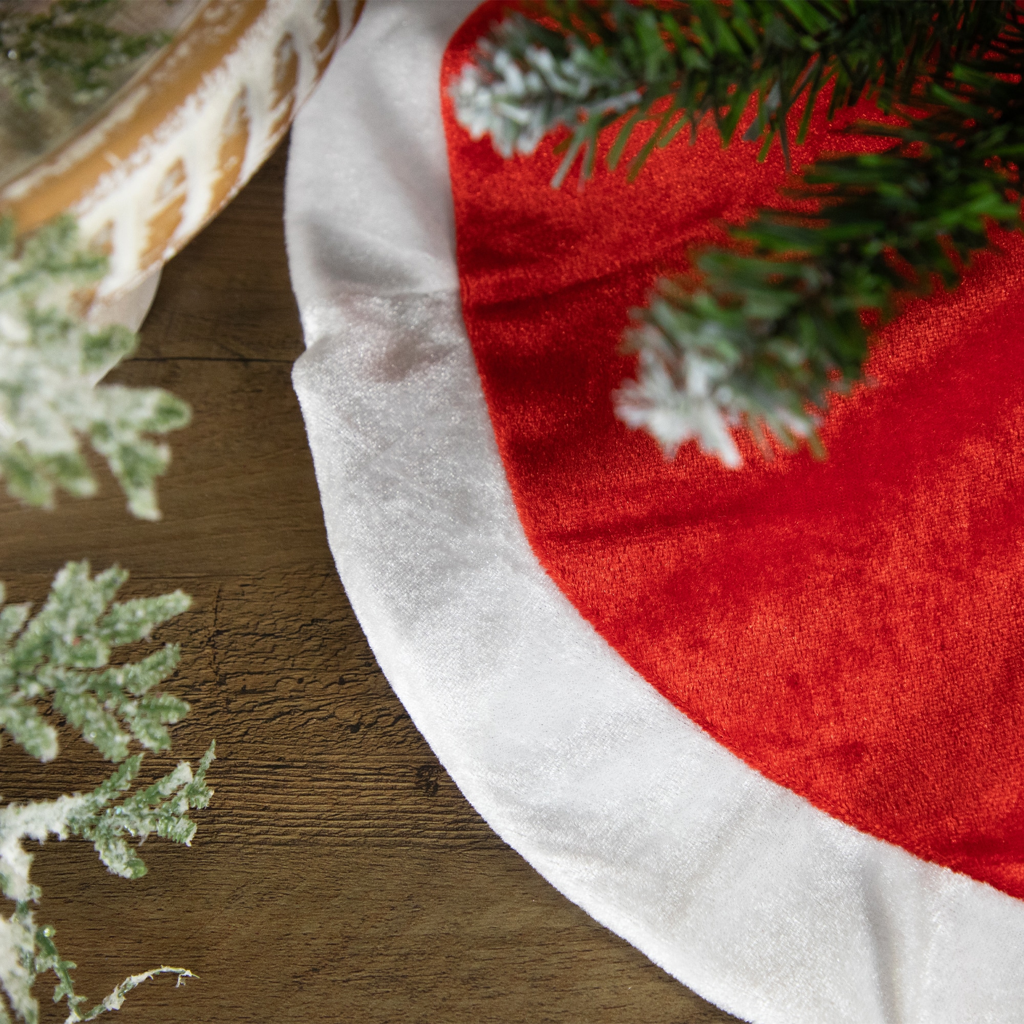 18" Red & White Velveteen Mini Tree Skirt