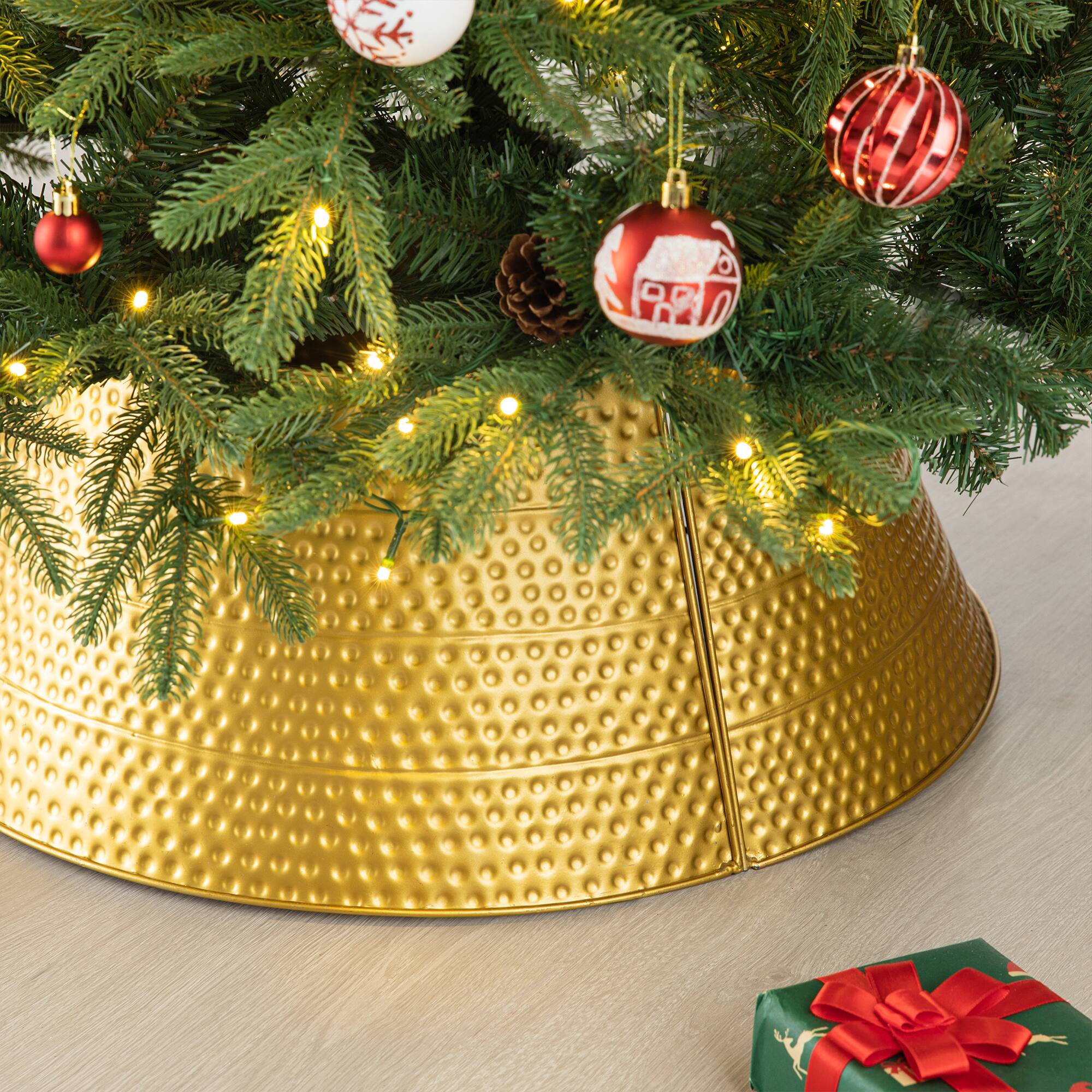 Glitzhome® 26" Hammered Metal Tree Collar