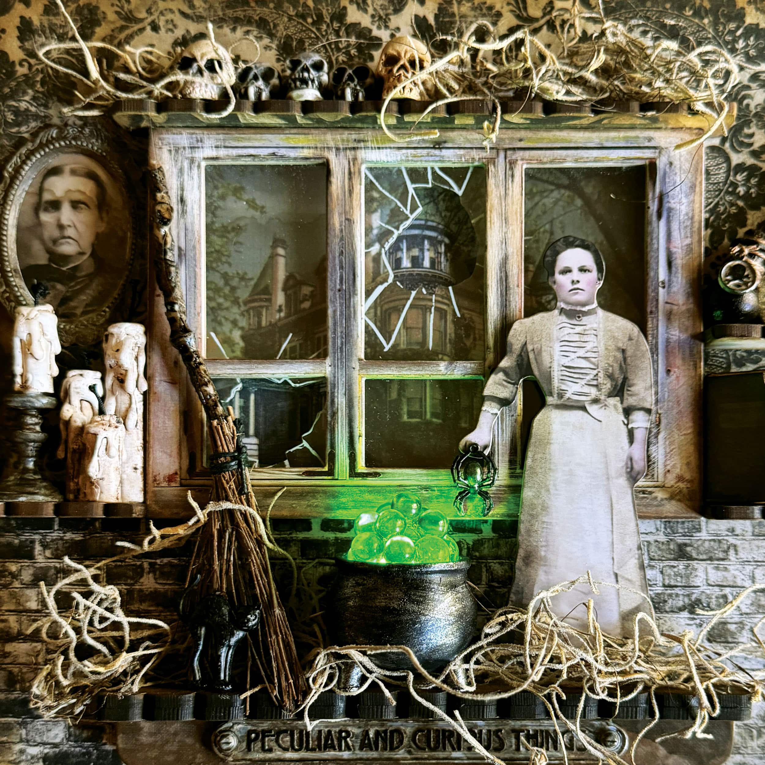 Tim Holtz® Idea-Ology Graveyard Embellishment Set