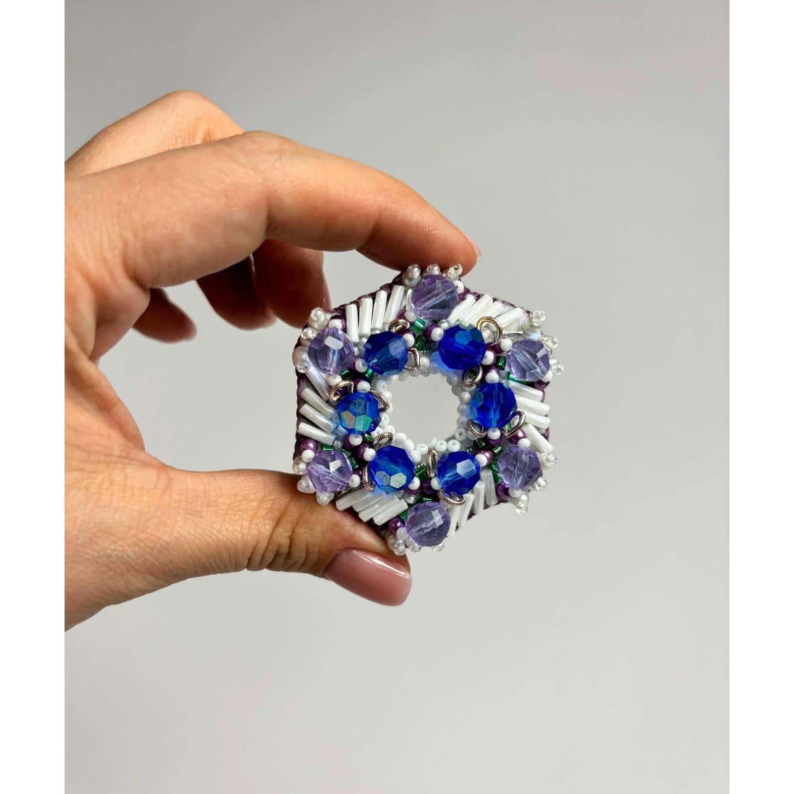 Crystal Art Brooch Winter Wreath Kit