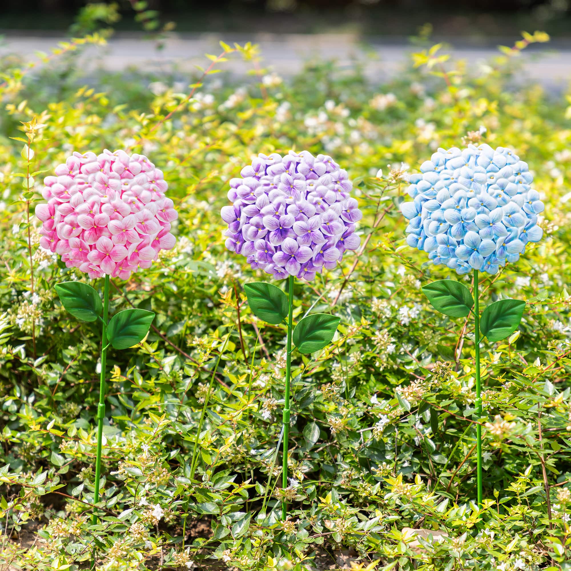Glitzhome® 24" 2-in-1 Set of 3 Painted Metal Hydrangea Garden Yard Stakes & Wall Decor