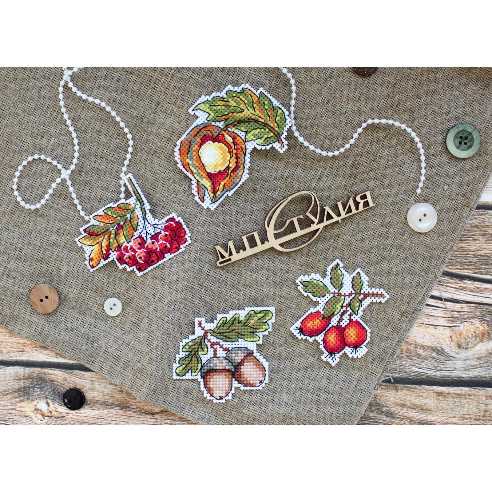 MP Studia Autumn Gifts Magnets Plastic Canvas Counted Cross Stitch Kit