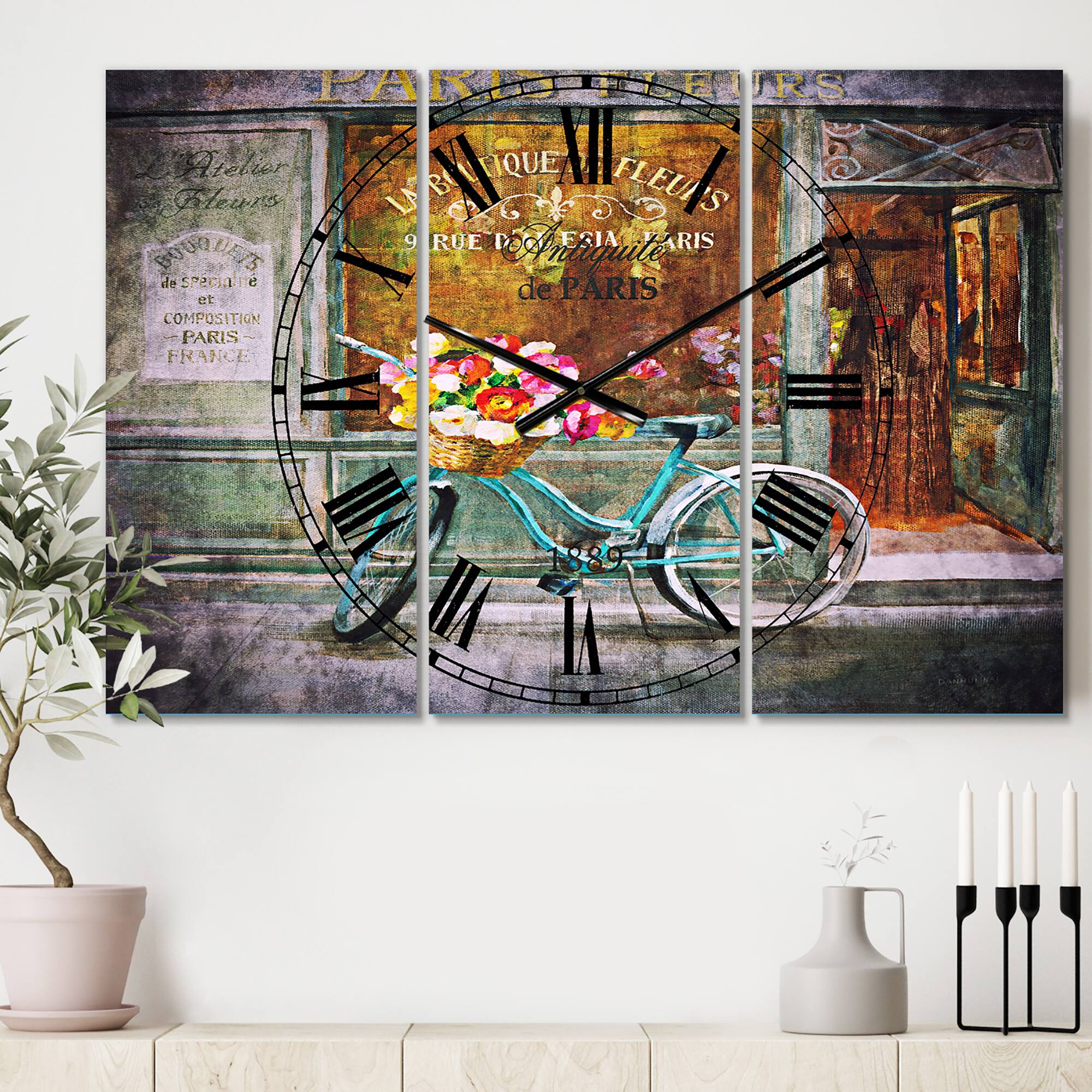 Designart 'Paris Glamourous Gold Style Iii Glam Wall Clock