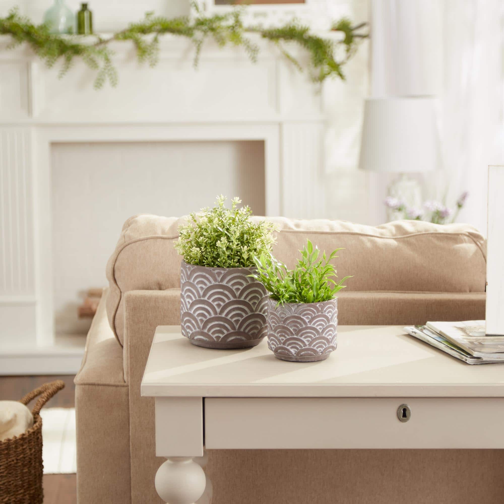 Black Scalloped Cement Flower Pot Set