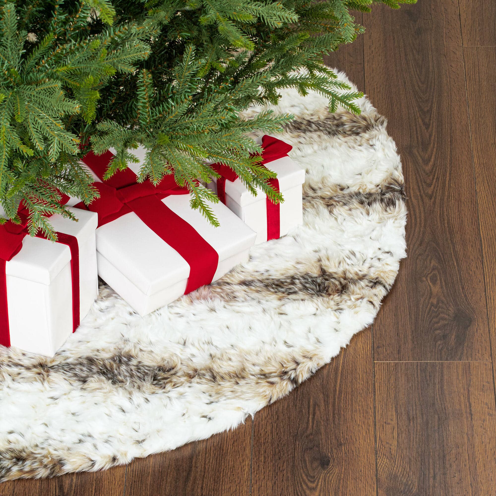 Vickerman 60" Snow White Lynx Faux Fur Tree Skirt