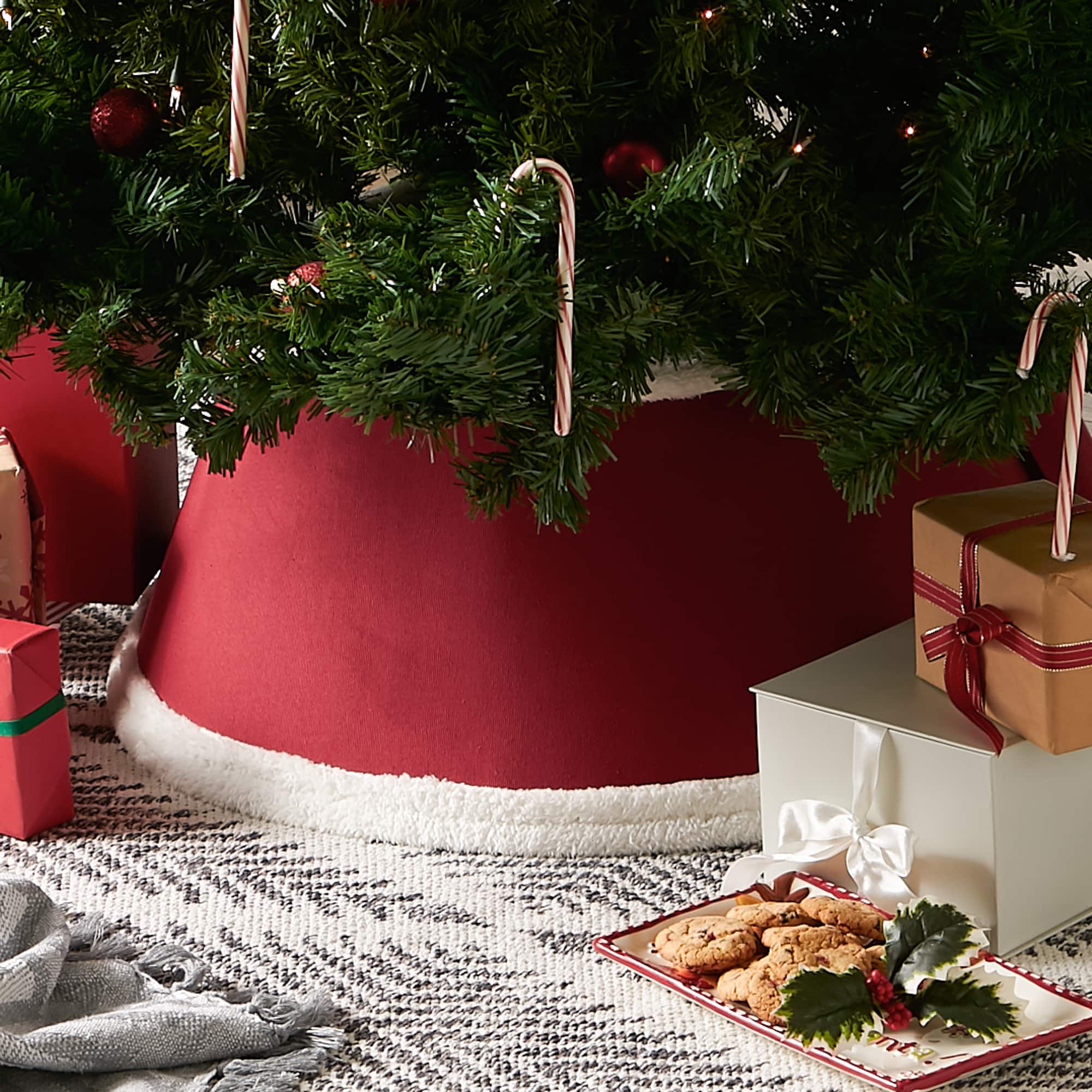 DII® Red Holiday Tree Collar