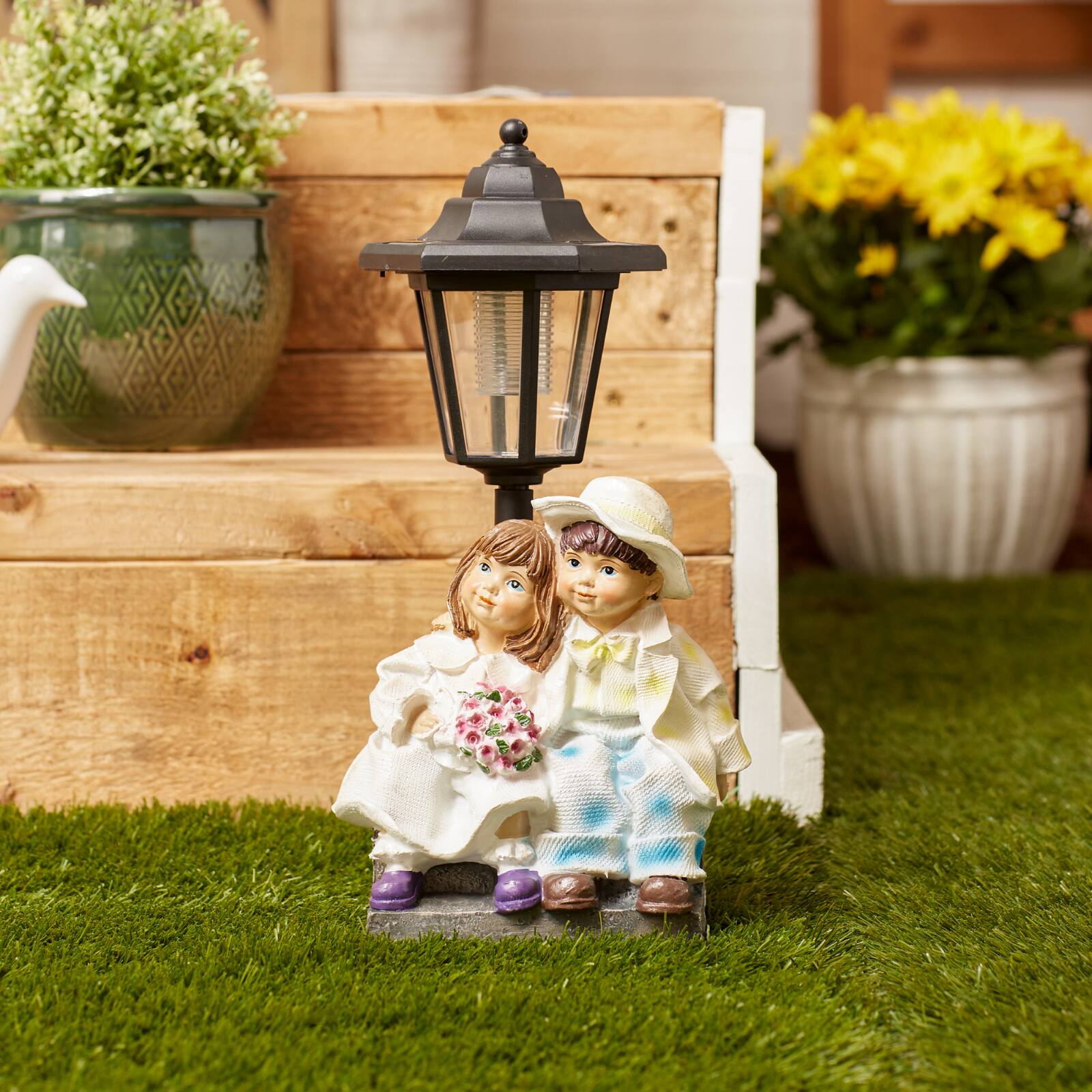 Couple with Solar Street Light Statue 8" x 6" x 12.75