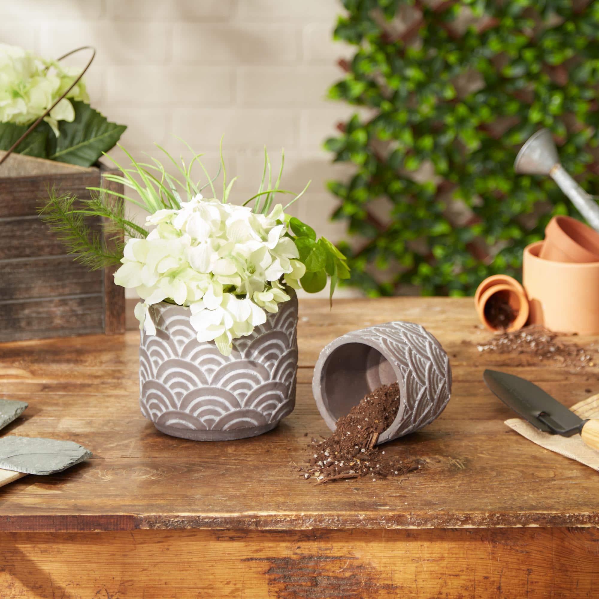 Black Scalloped Cement Flower Pot Set