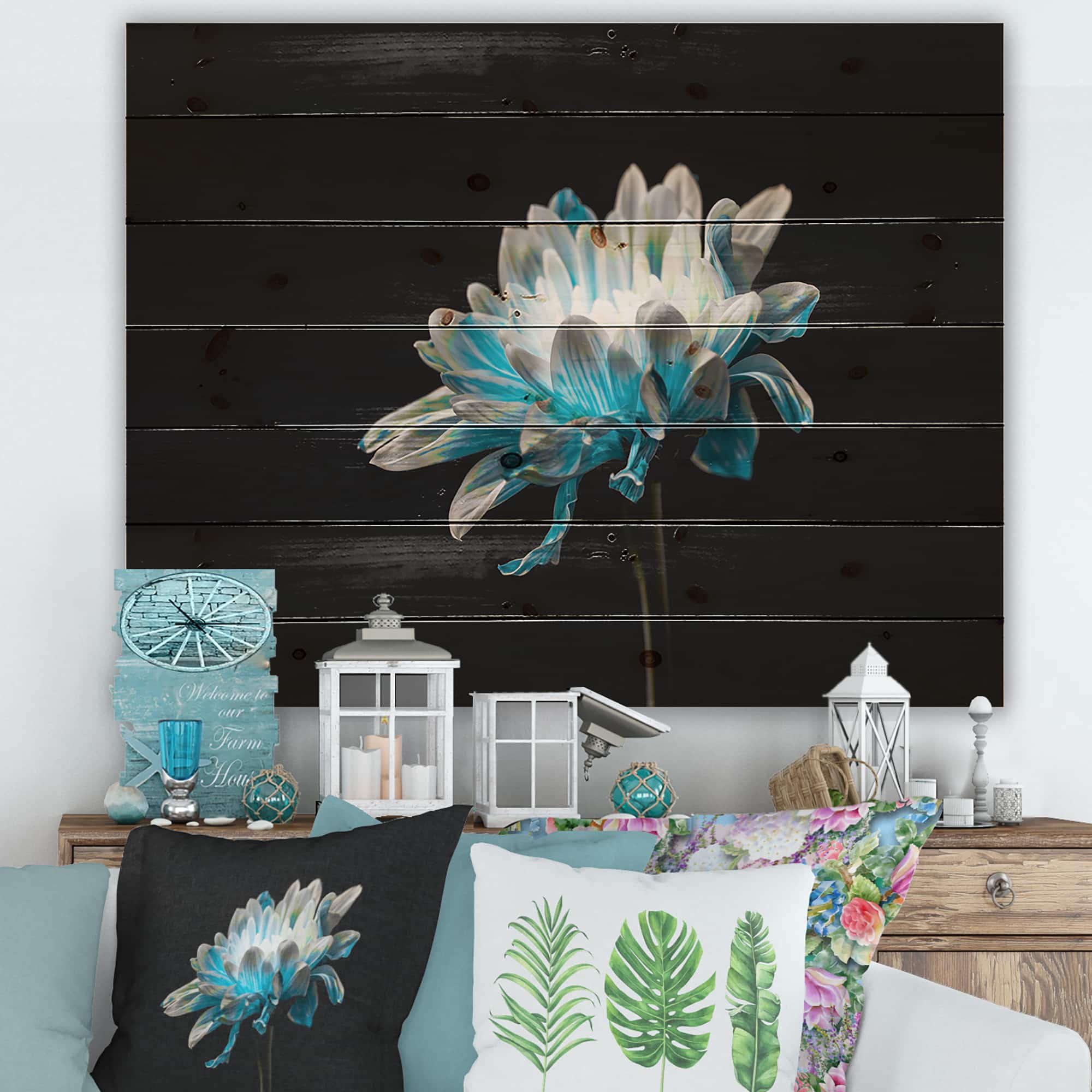 Designart - Close Up Of Pure Blue and White Daisy Flower I