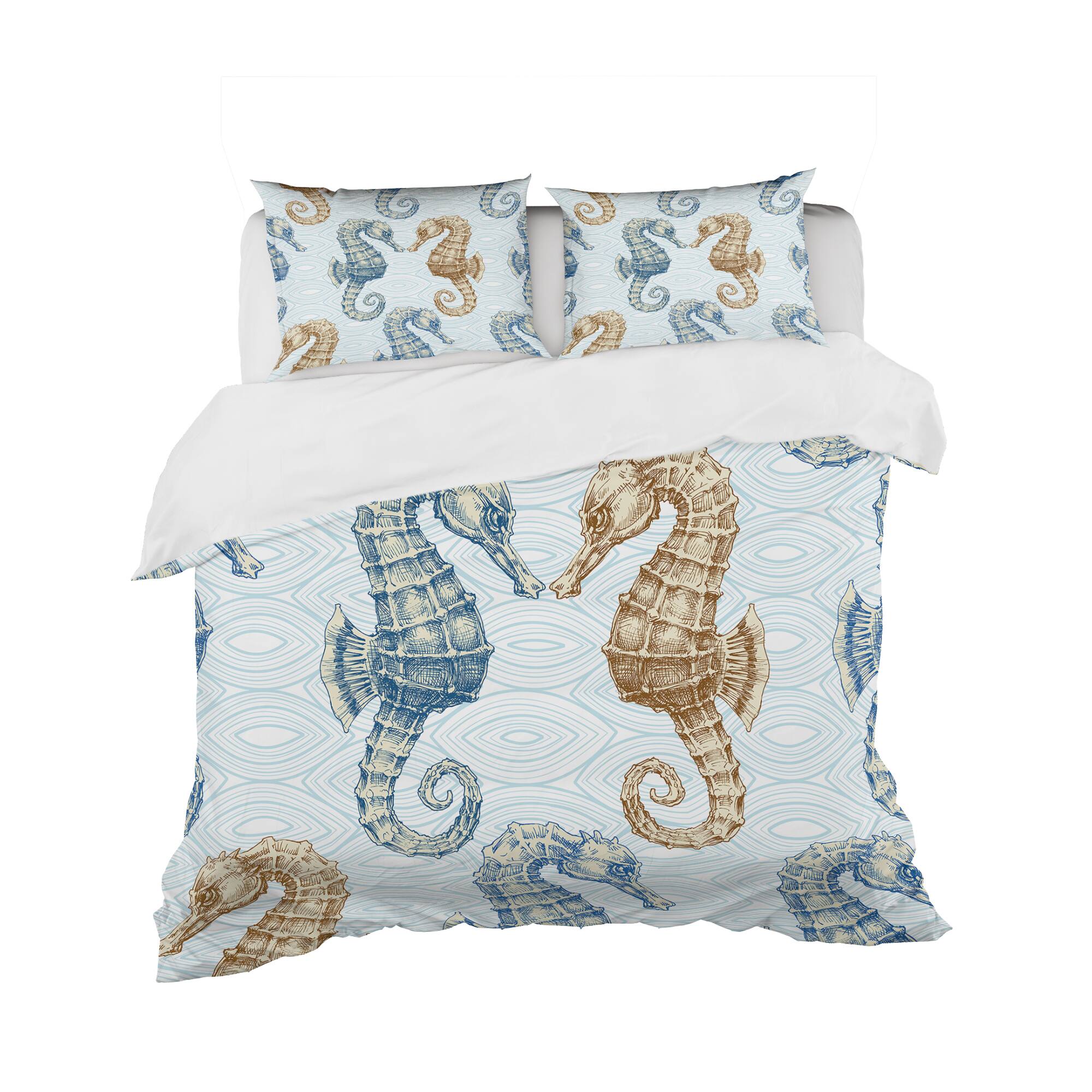 Designart 'Sea horse couple in deep sea' Coastal Bedding Set
