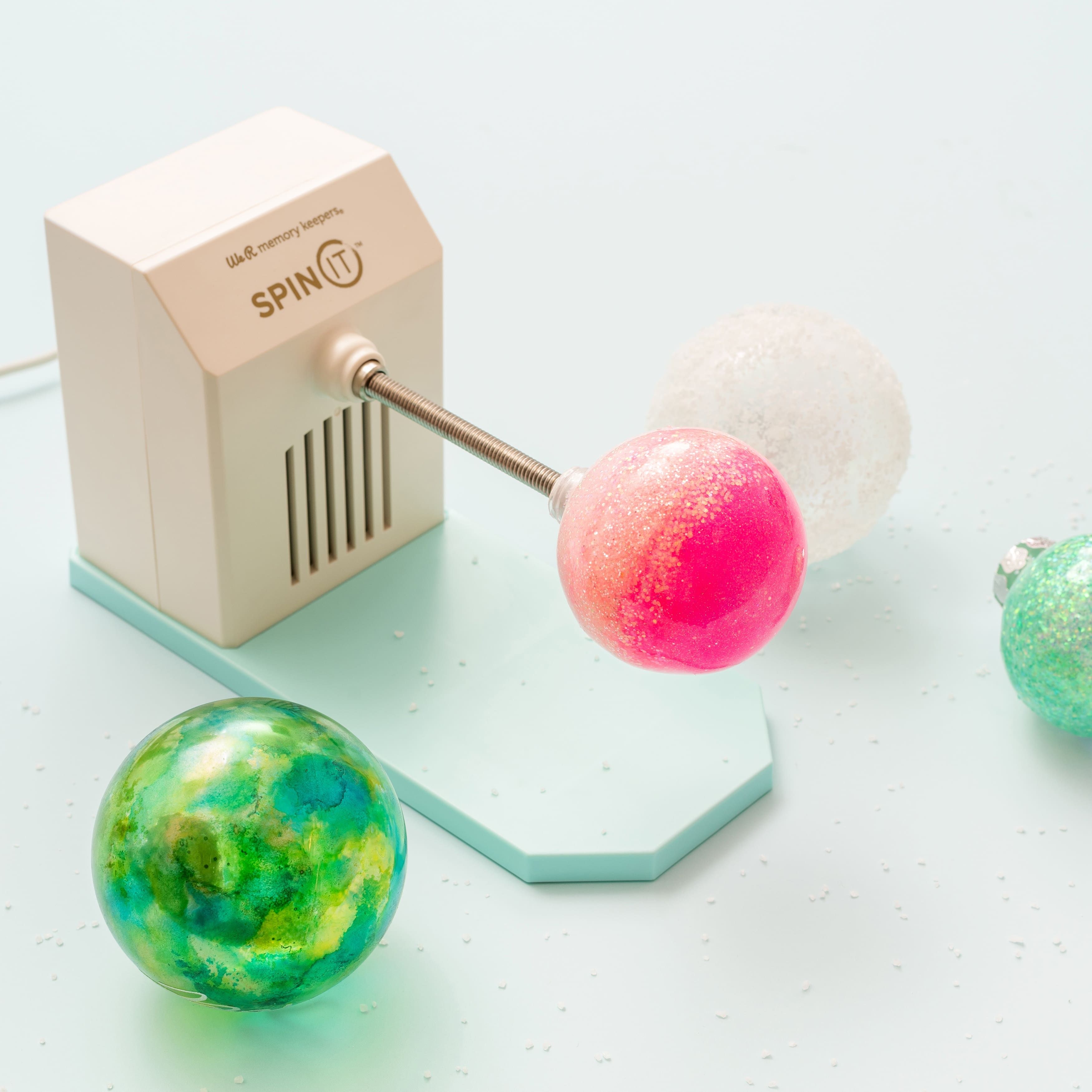 We R Memory Keepers® Spin It™ Ornament Arm Kit