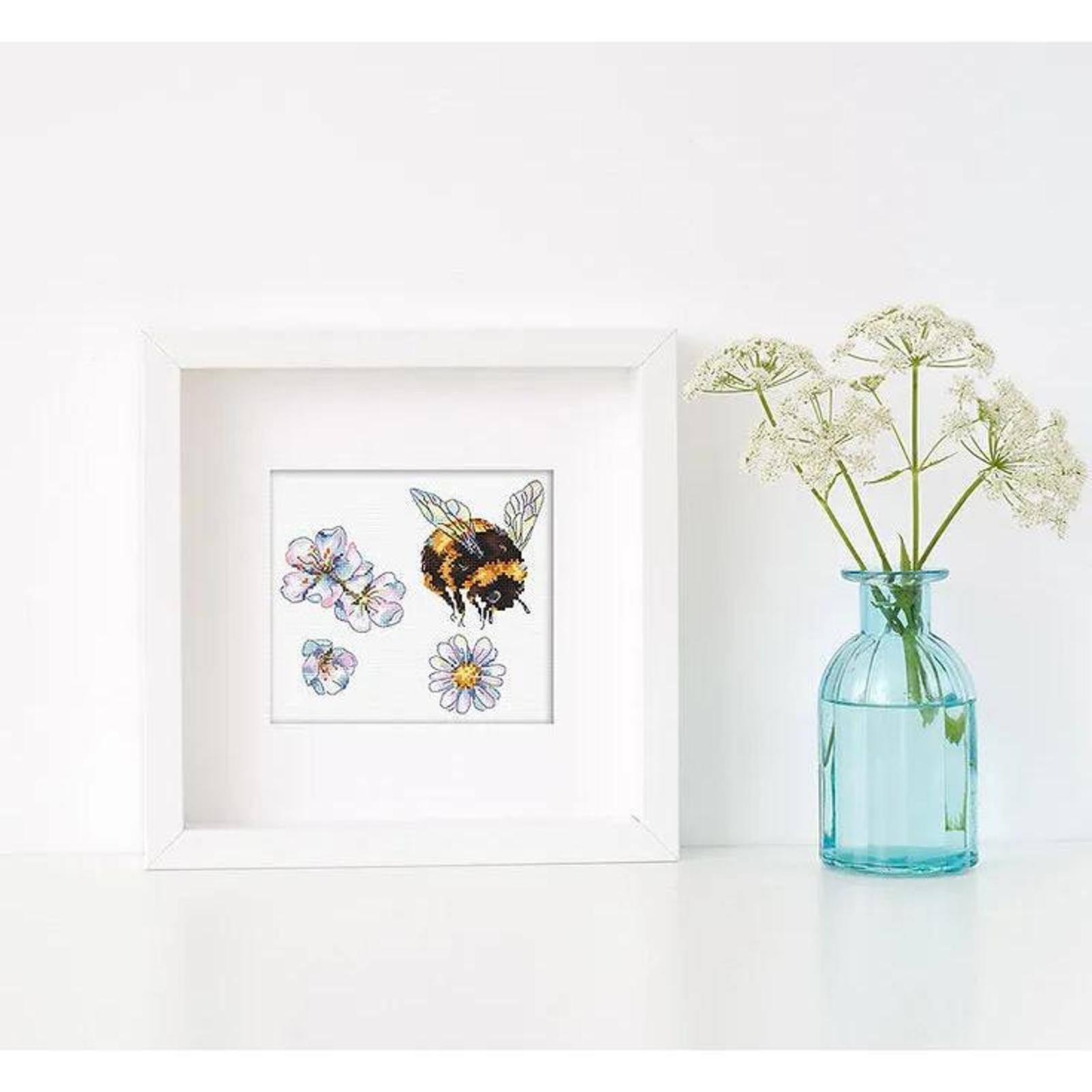 LetiStitch Furry Bumblebee Counted Cross Stitch Kit 