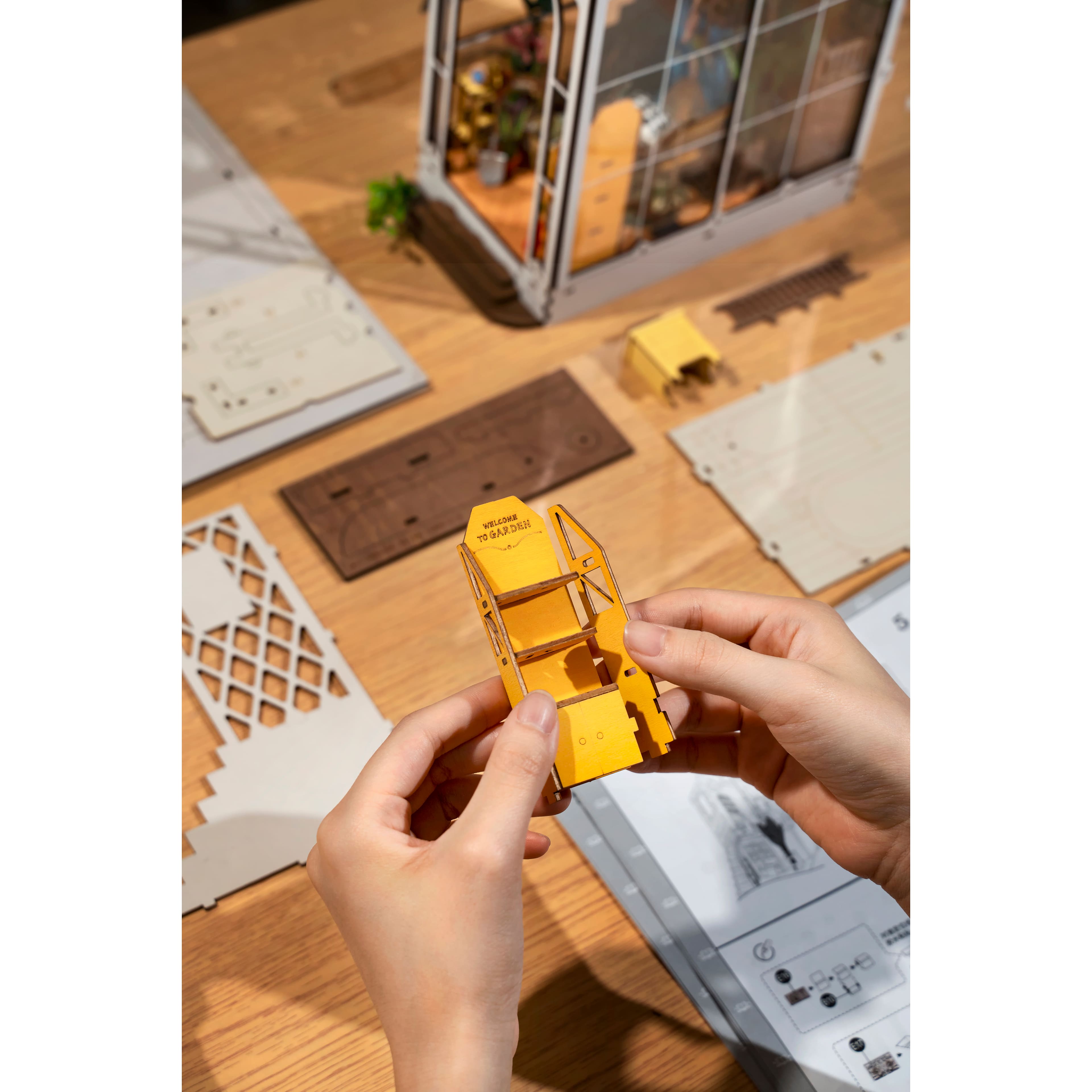 Rolife® Garden House DIY Book Nook Shelf Insert Kit