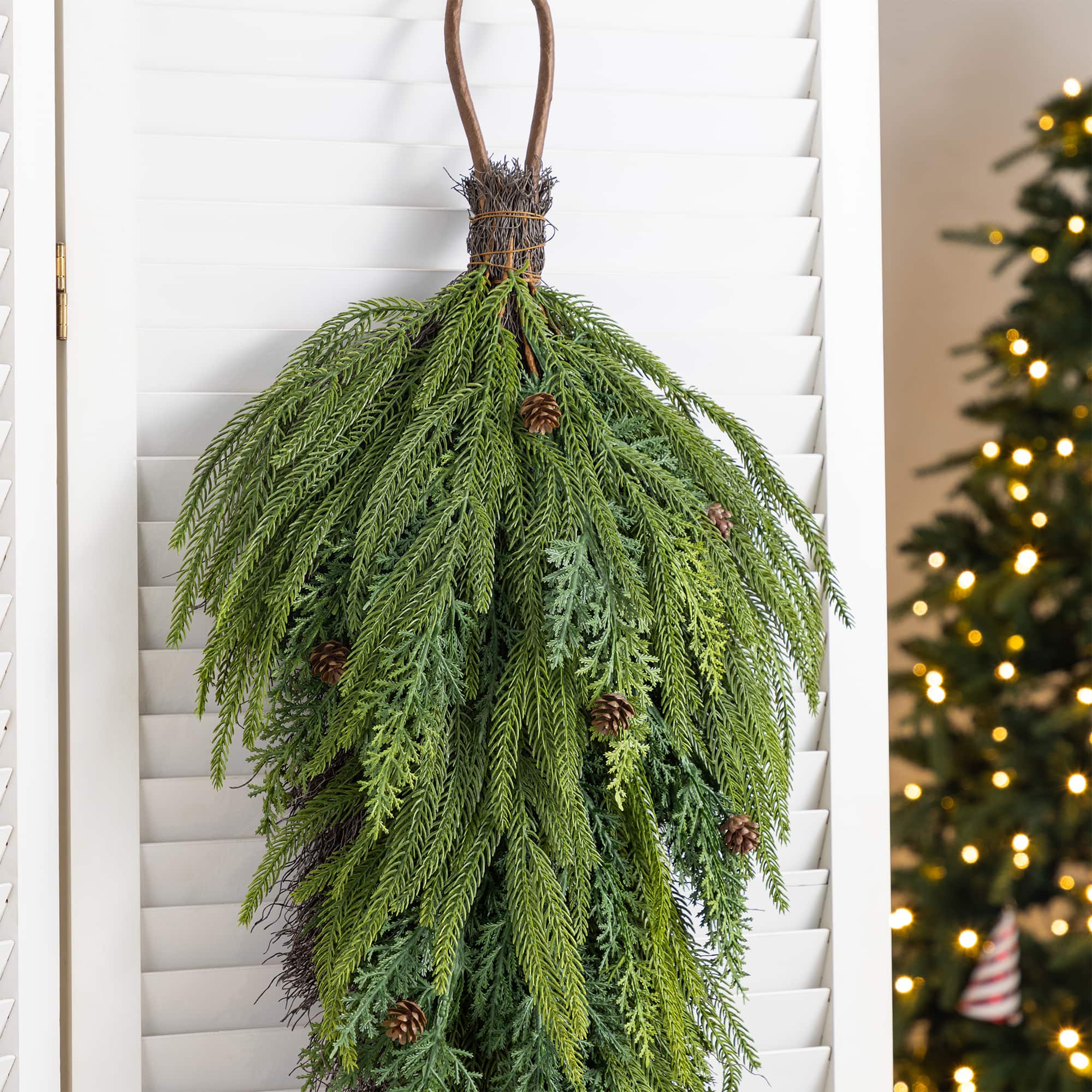 Glitzhome® 31.5" Christmas Greenery Mixed PE Teardrop with Pinecones