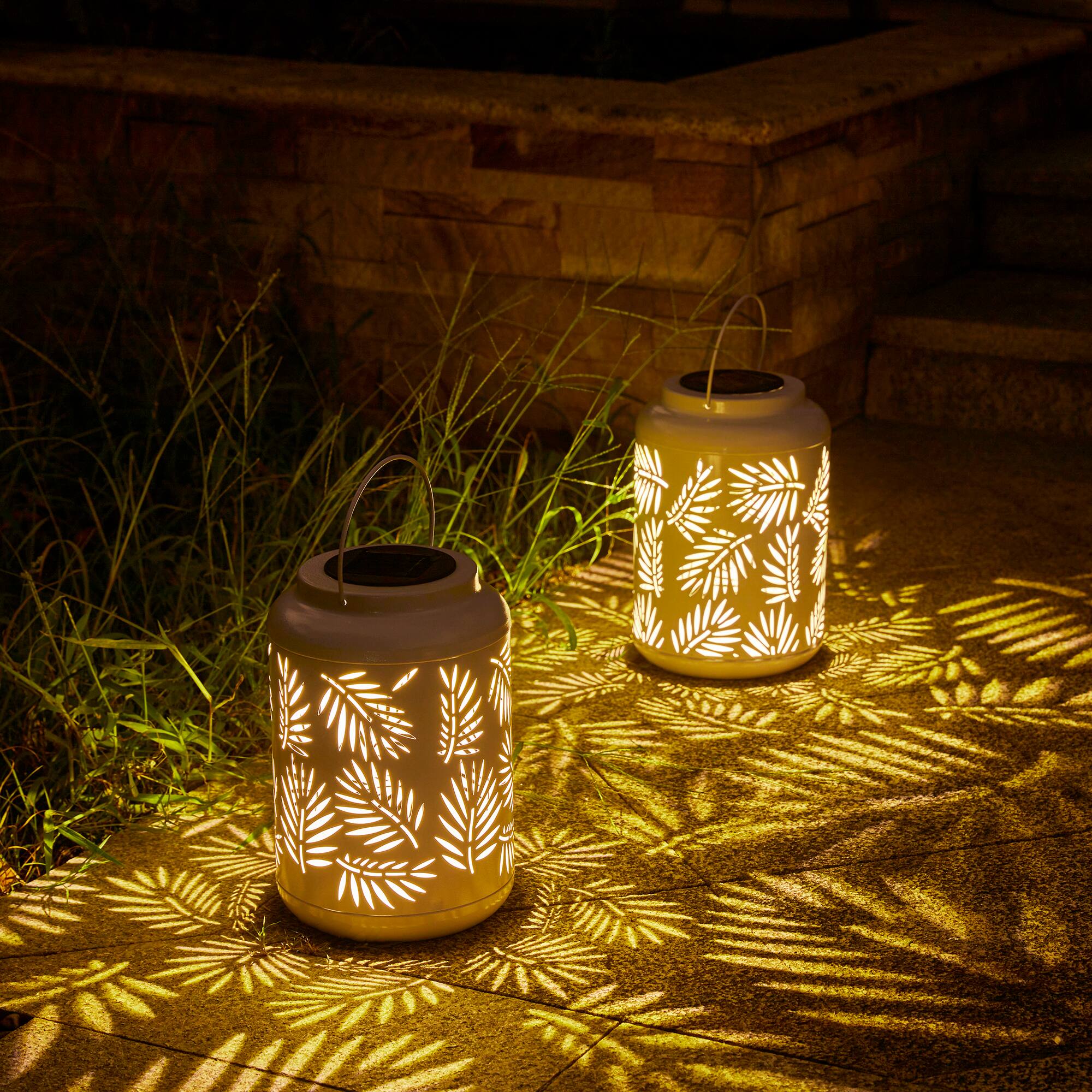 Glitzhome® 8.5" Leaf Cutout Solar Powered Hanging Lantern