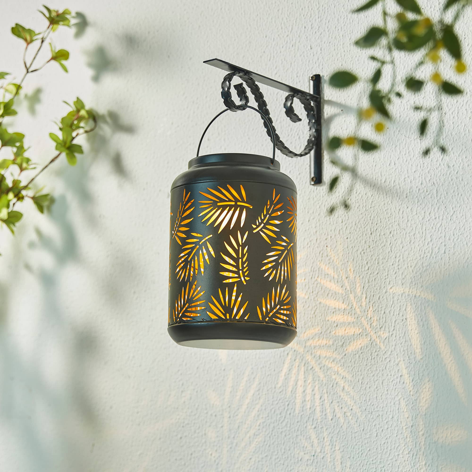 Glitzhome® 8.5" Leaf Cutout Solar Powered Hanging Lantern