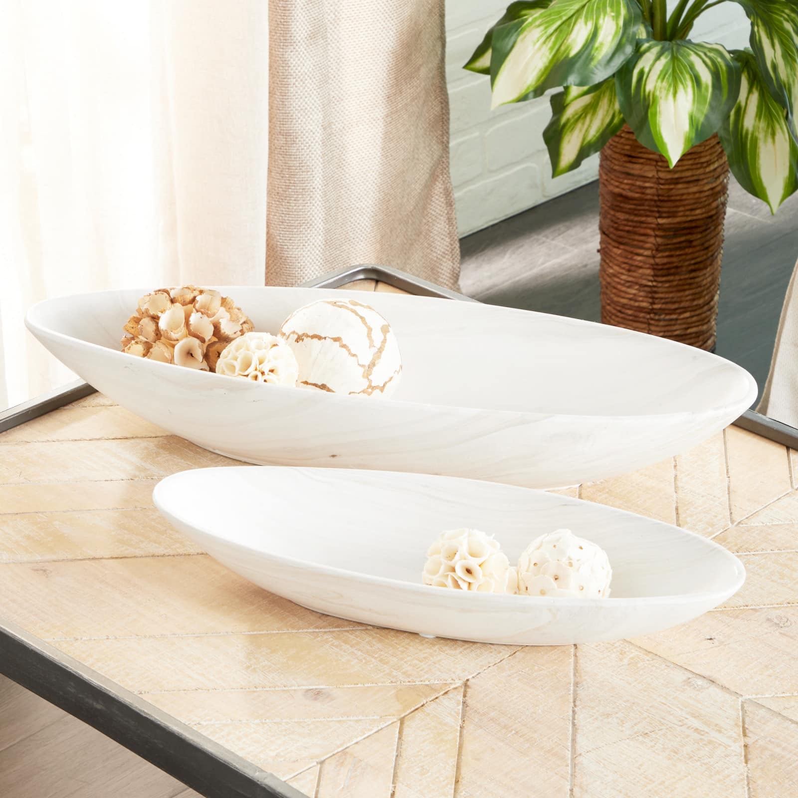 CosmoLiving by Cosmopolitan White Porcelain Country Planter Set