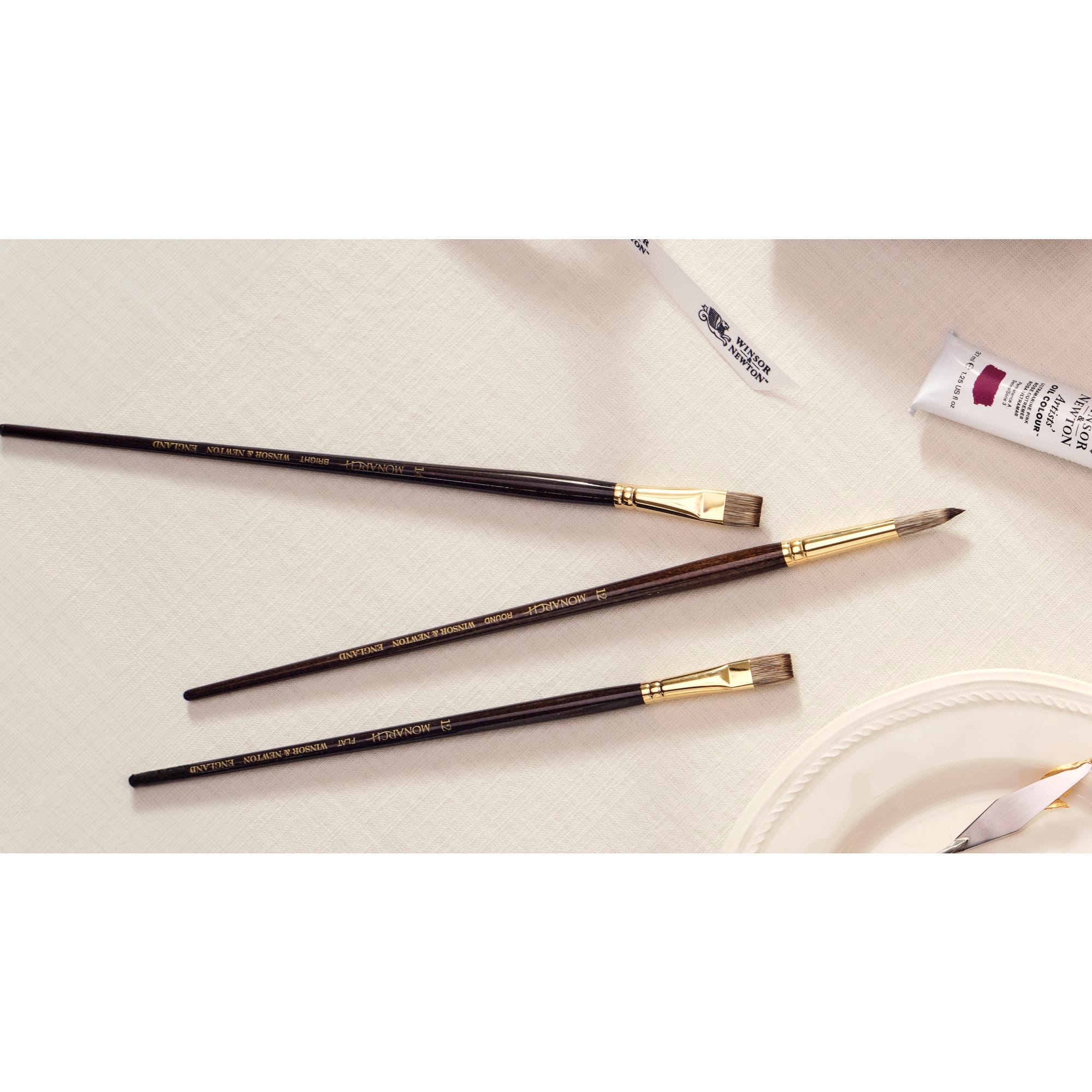 Winsor & Newton® Monarch Short Filbert Brush