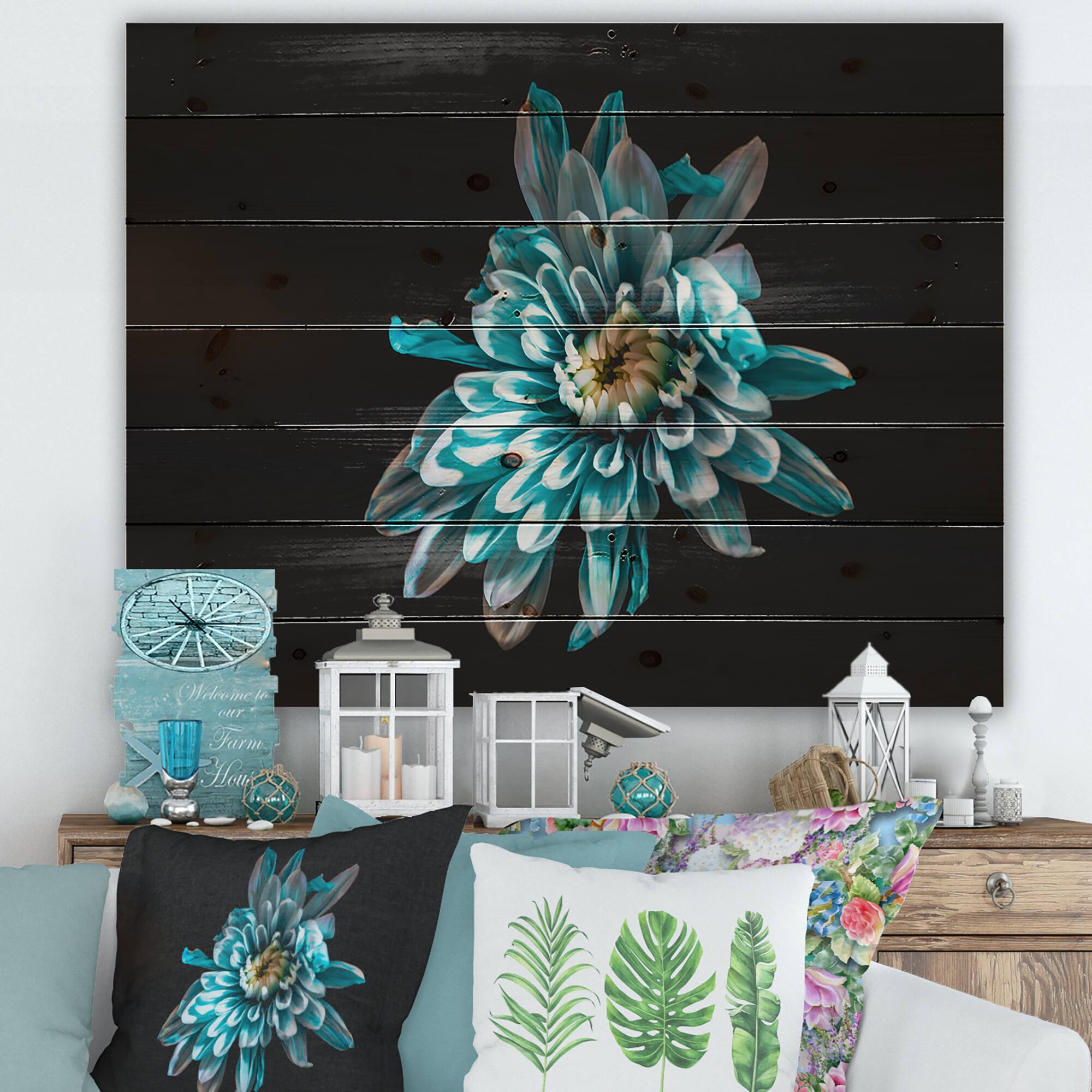 Designart - Top View of Blue and White Flower - Traditional Print on Natural Pine Wood