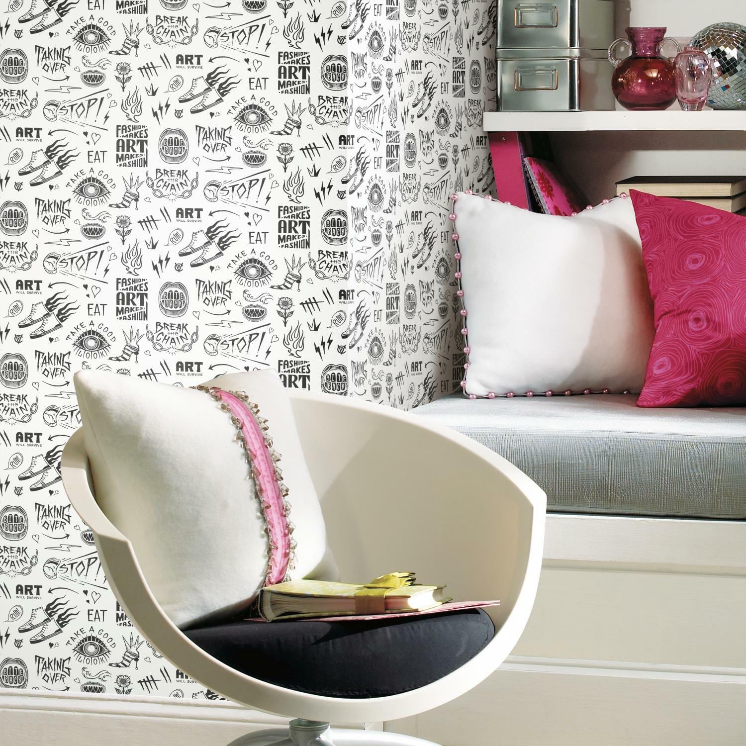 RoomMates Disney Cruella Graffiti Peel & Stick Wallpaper