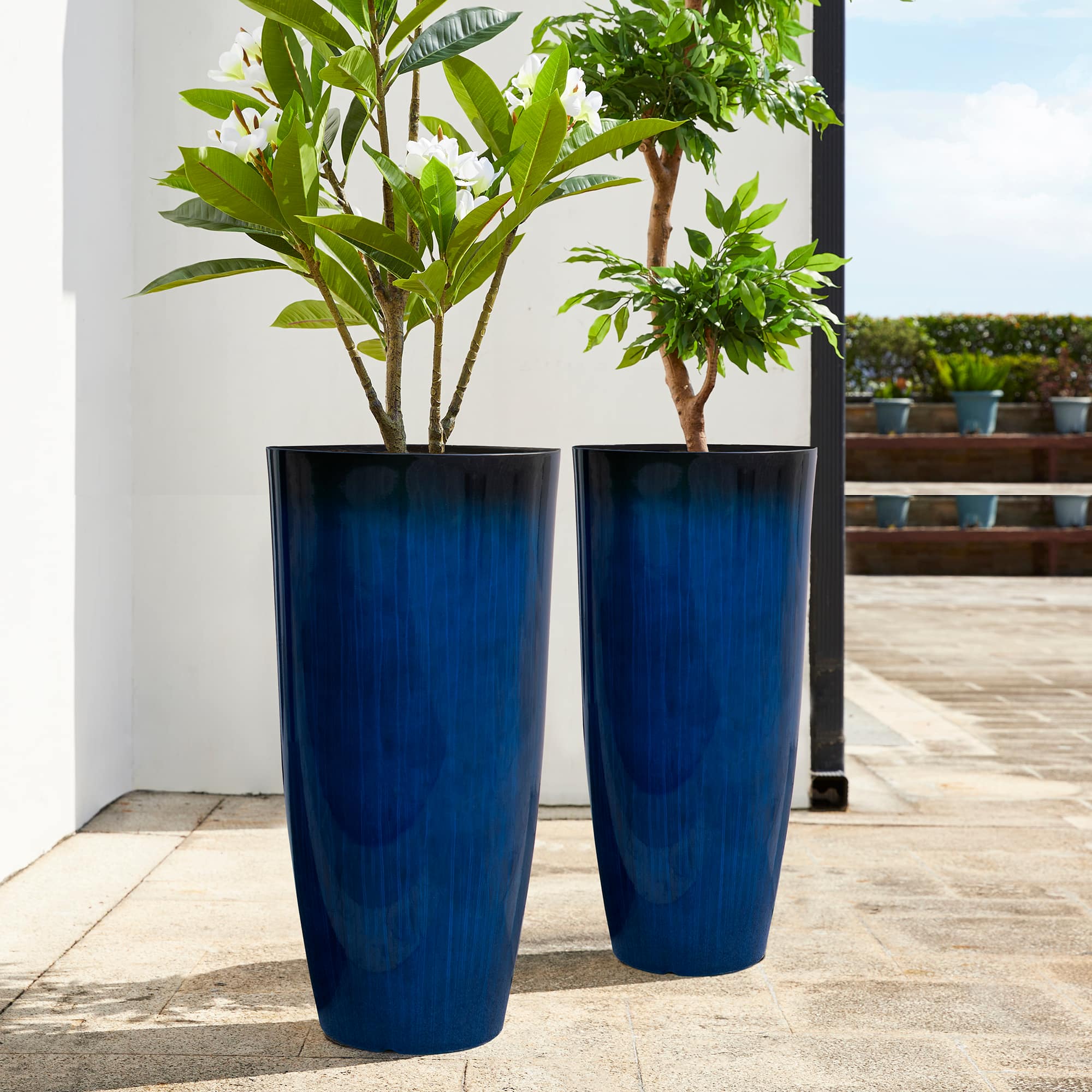 Glitzhome® Oversized Gradient Faux Ceramic Tall Plastic Planters