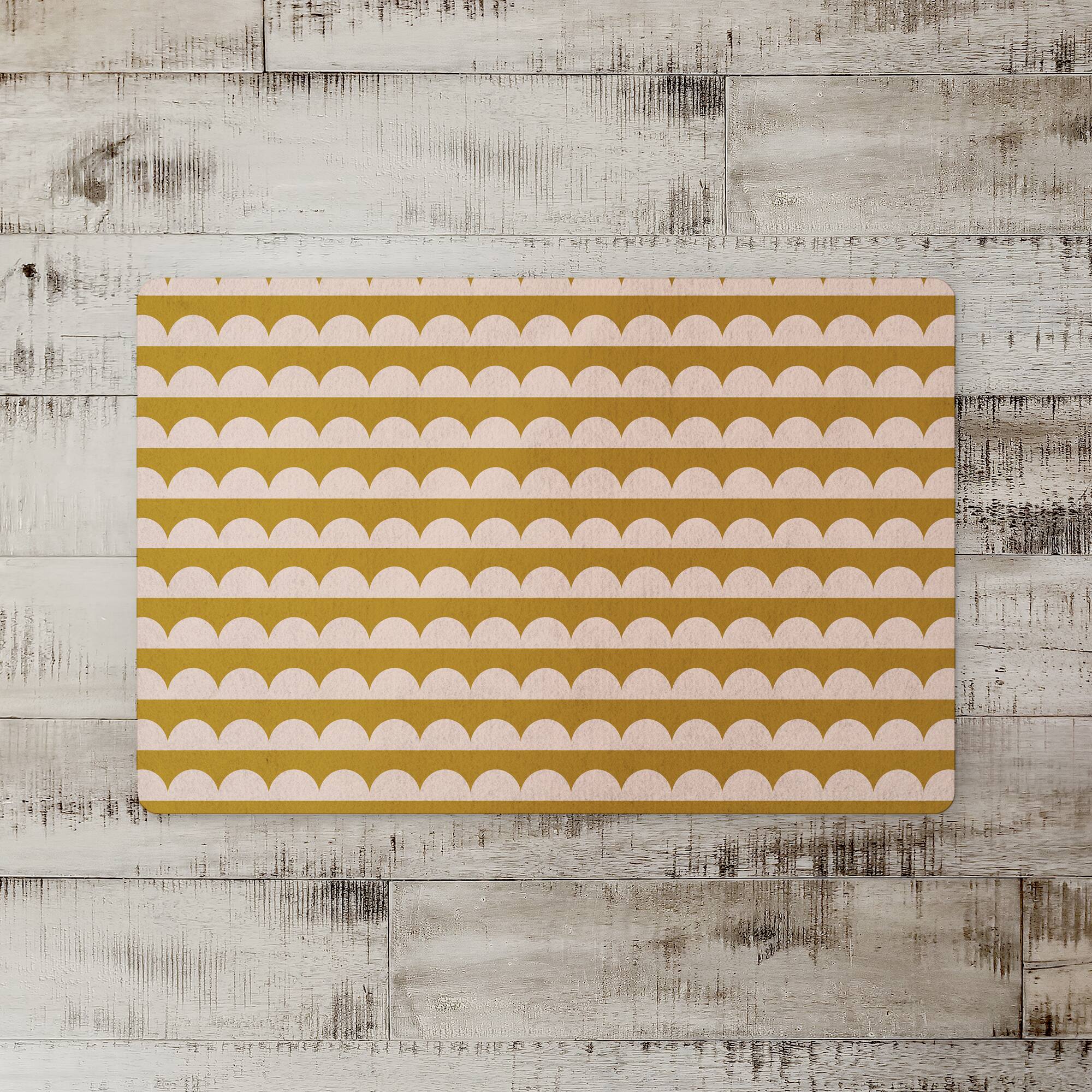 Scalloped Circle 27" x 18" Floor Mat