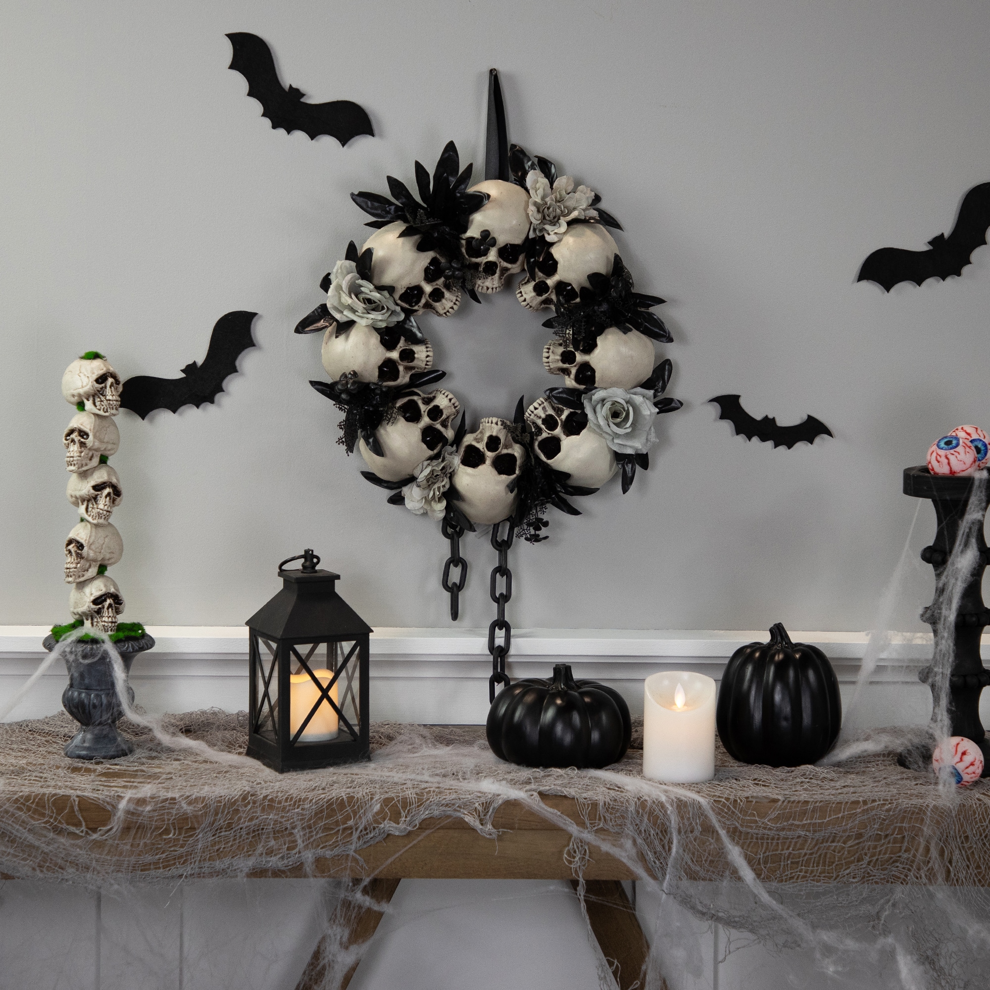 15" Skulls & Chains with Gray Roses Halloween Wreath
