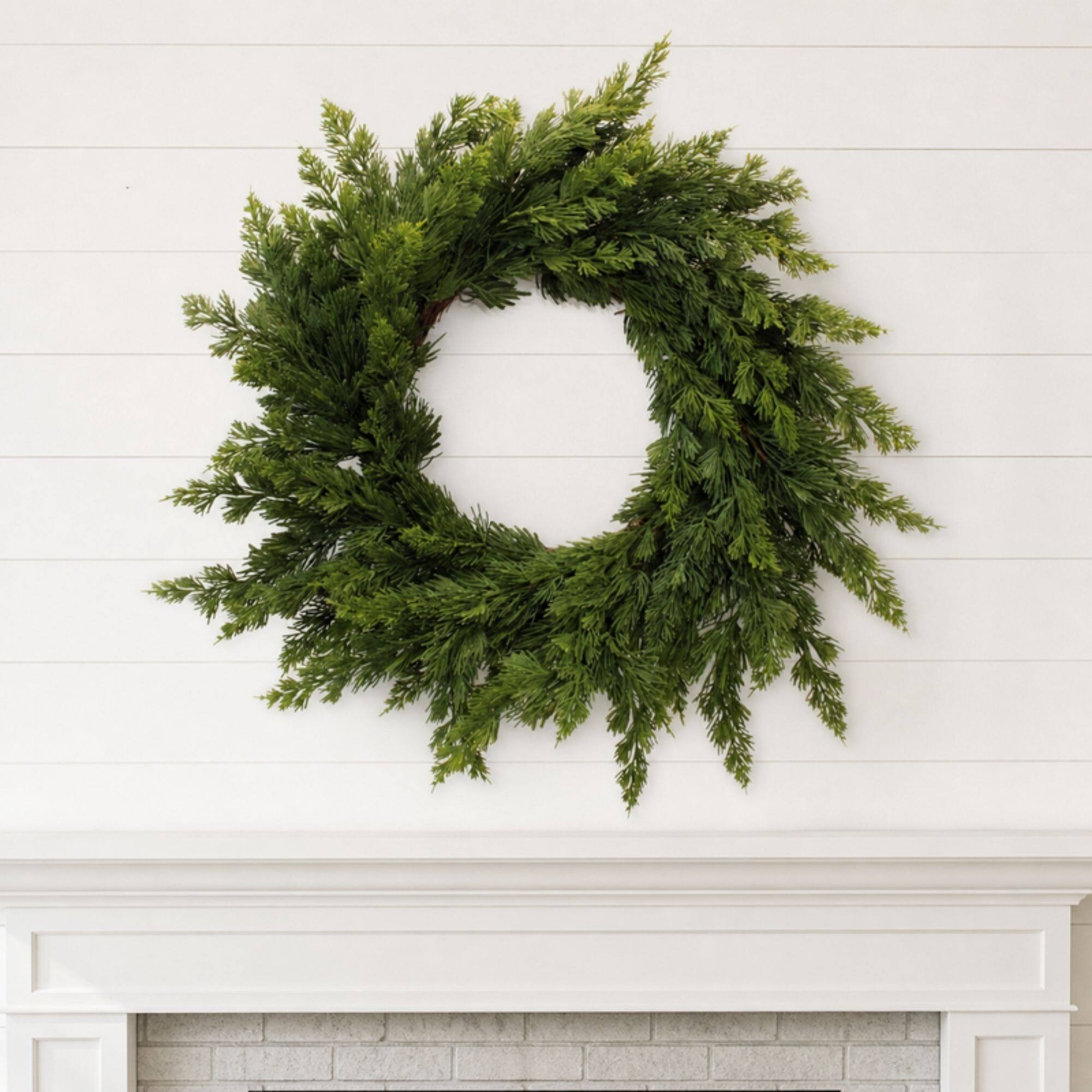 25" Variegated Pine Wreath