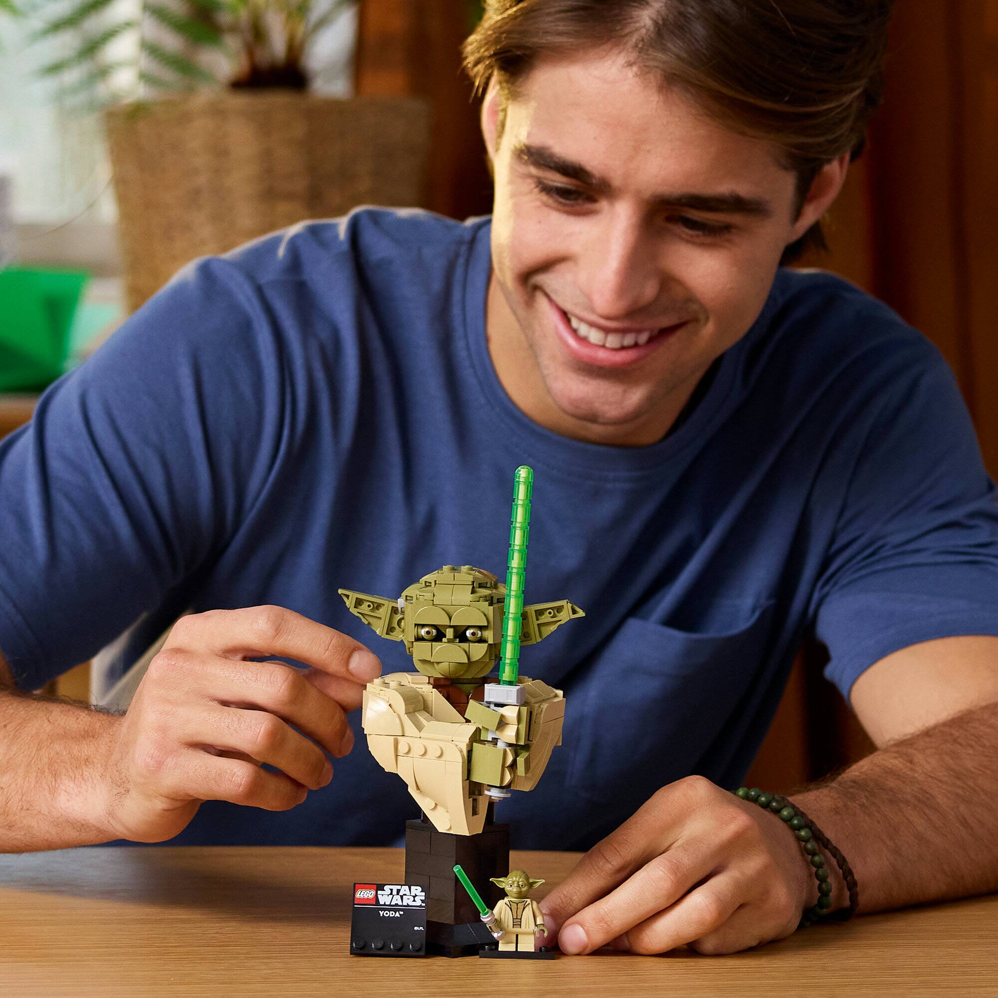 LEGO® Bust Collection Star Wars™ Yoda Building Kit 75438