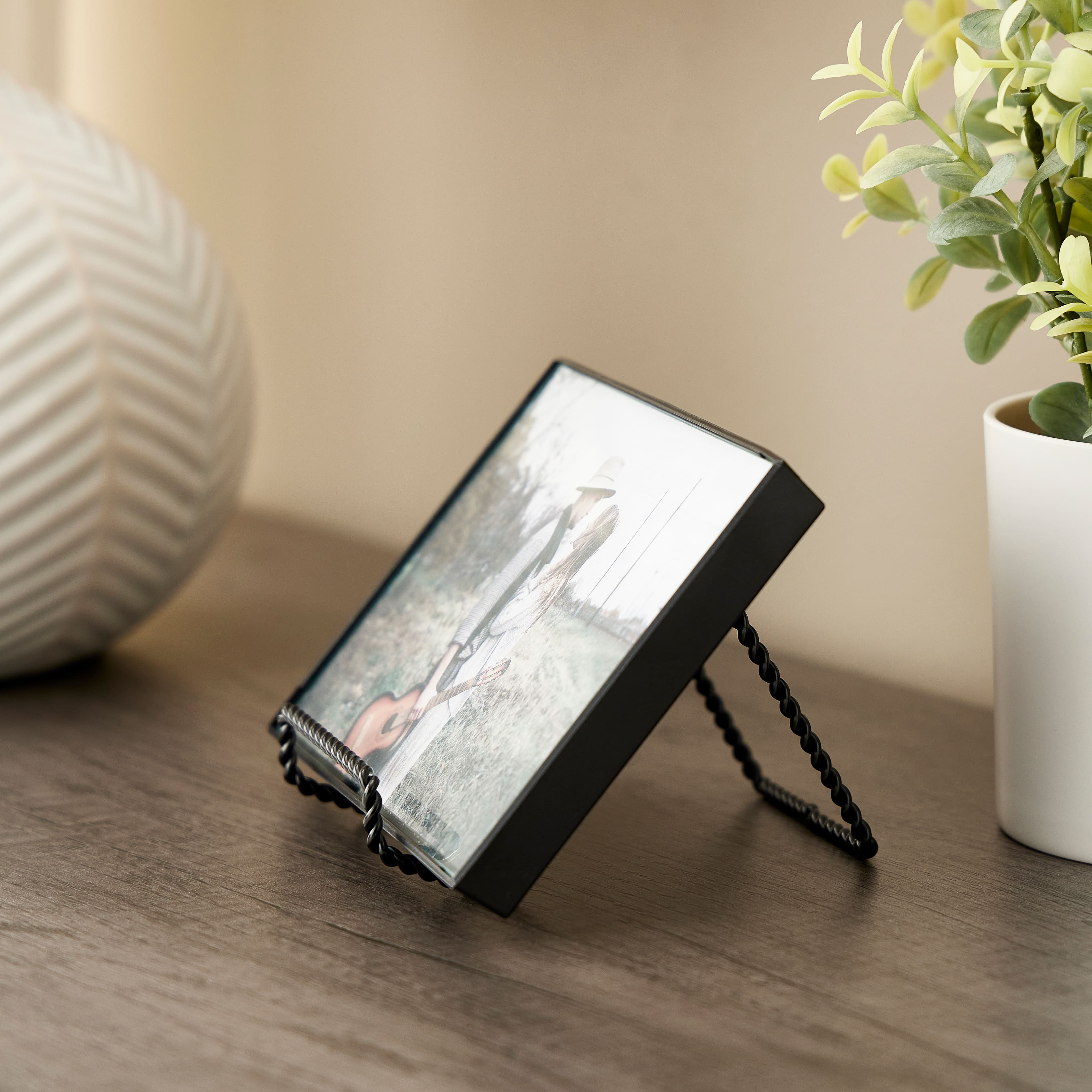 Twisted Wire Easel By Studio Décor®