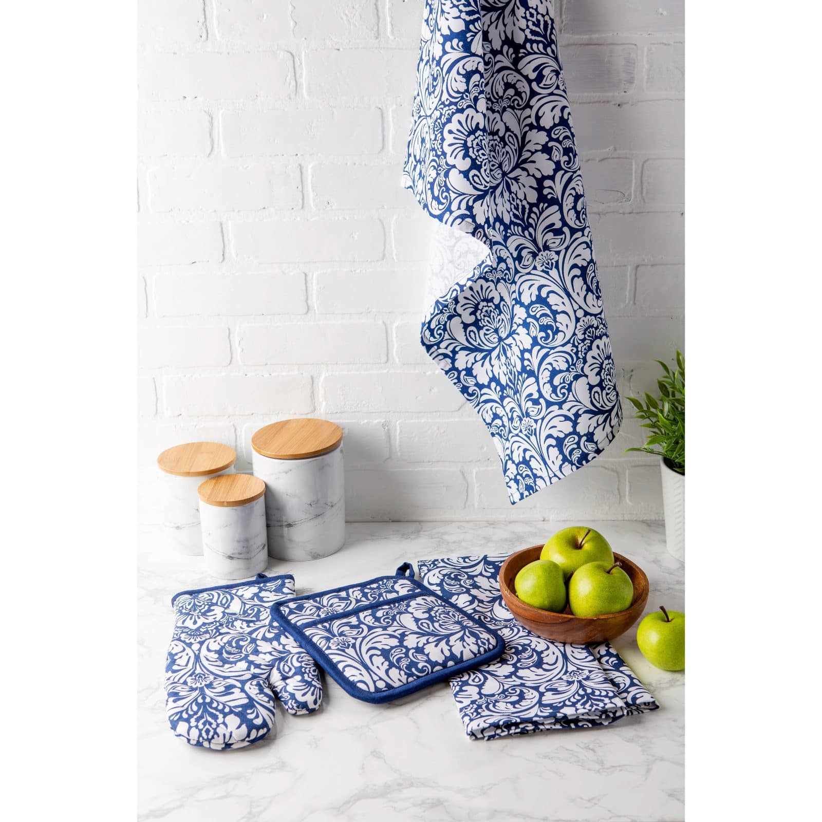 DII® Damask Oven Mitt & Potholder Set