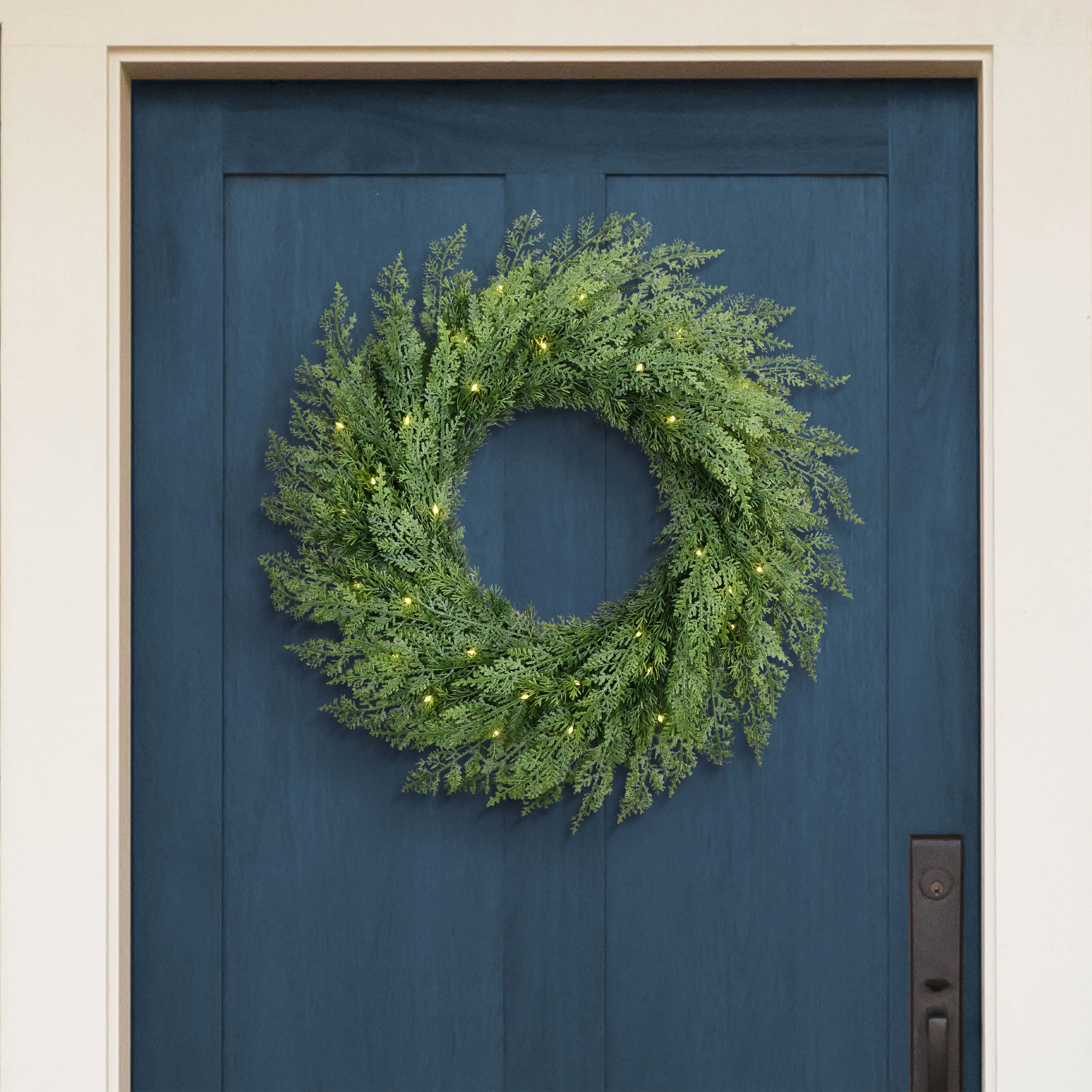 24" Pre-Lit Green Artificial Flocked Wreath 