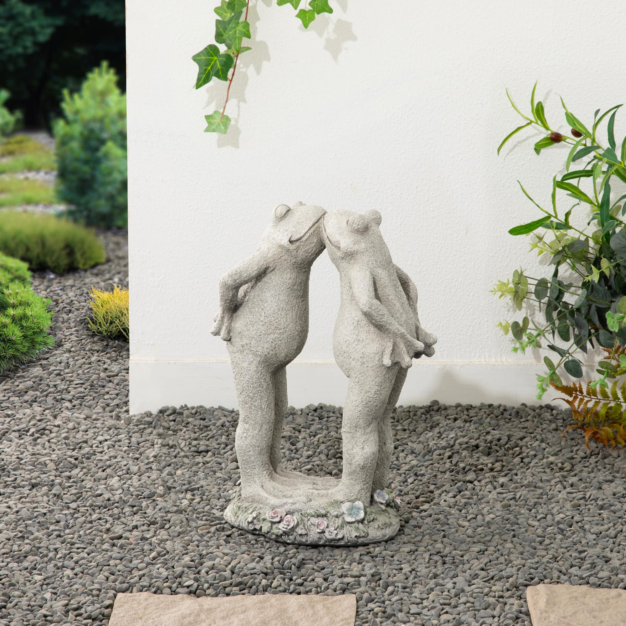 Glitzhome® 15.25" Resin Two Kissing Frog Statue