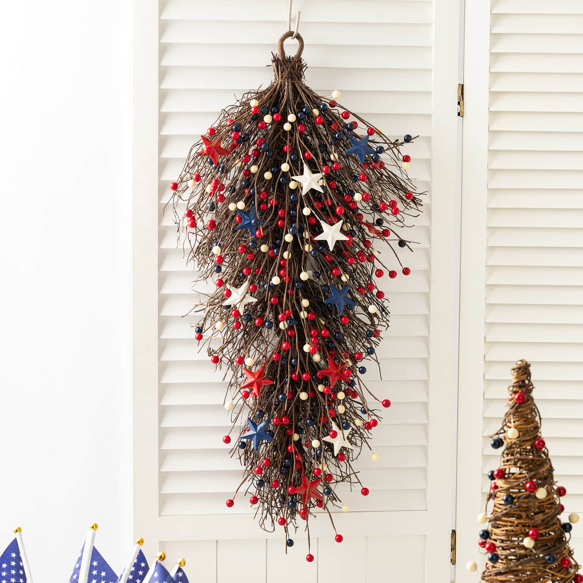 Glitzhome® 28" Patriotic Americana Stars and Berry Teardrop