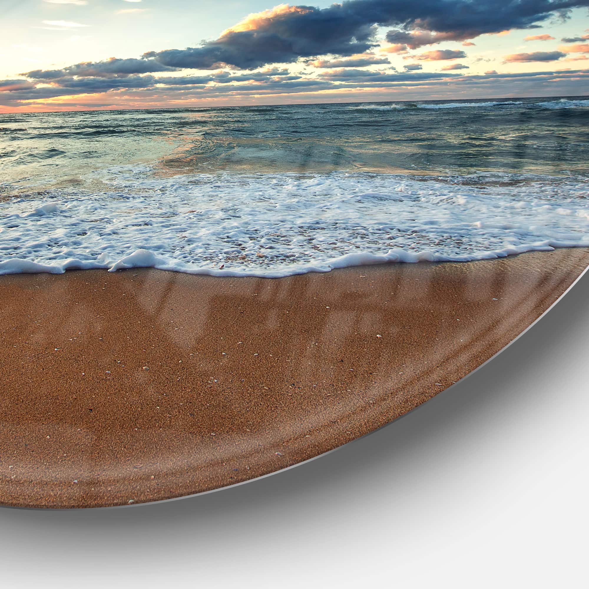 Designart - Sunrise and Glowing Waves in Ocean' Seascape Metal Circle Wall Art