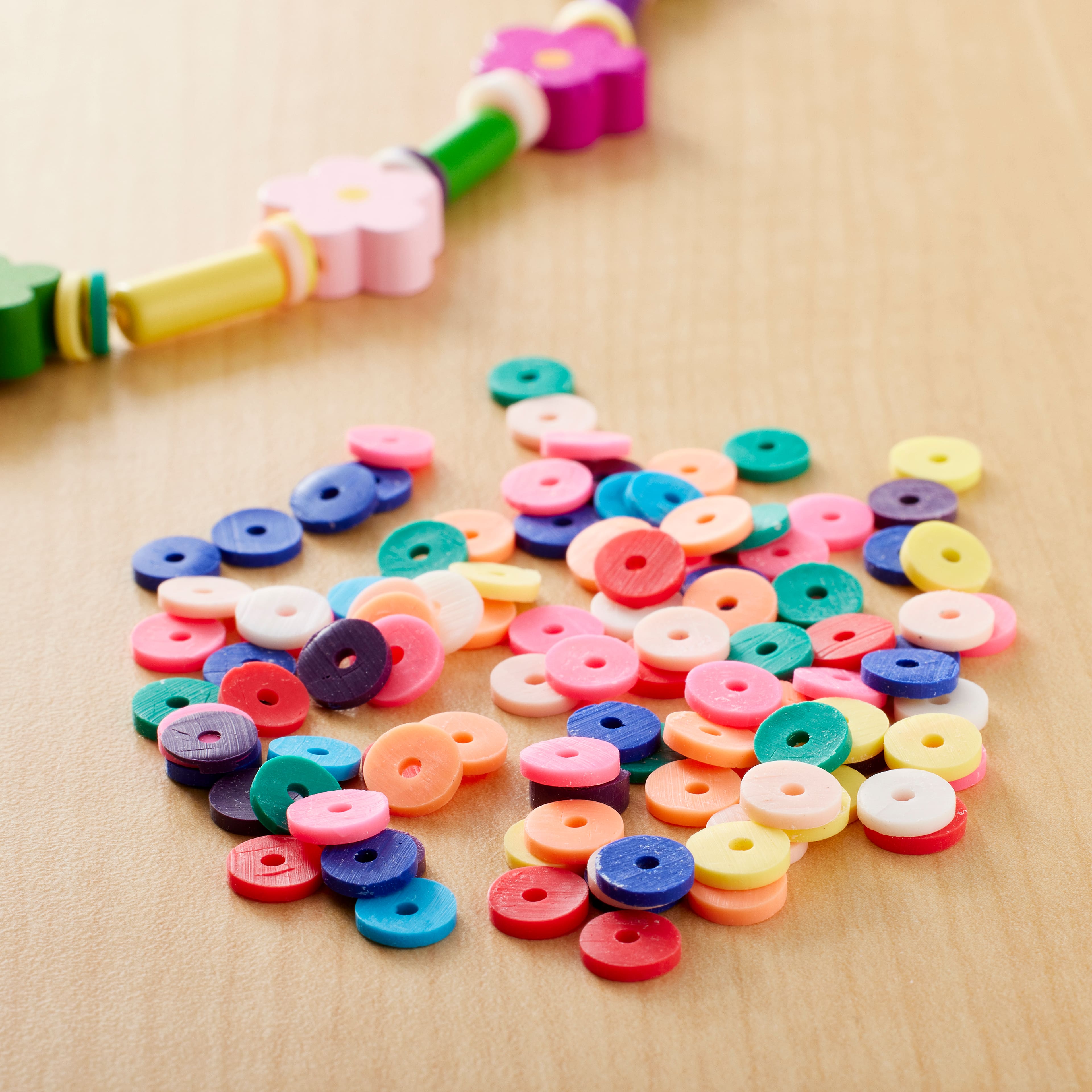 Perles en argile multicolores de 6 mm de Creatology