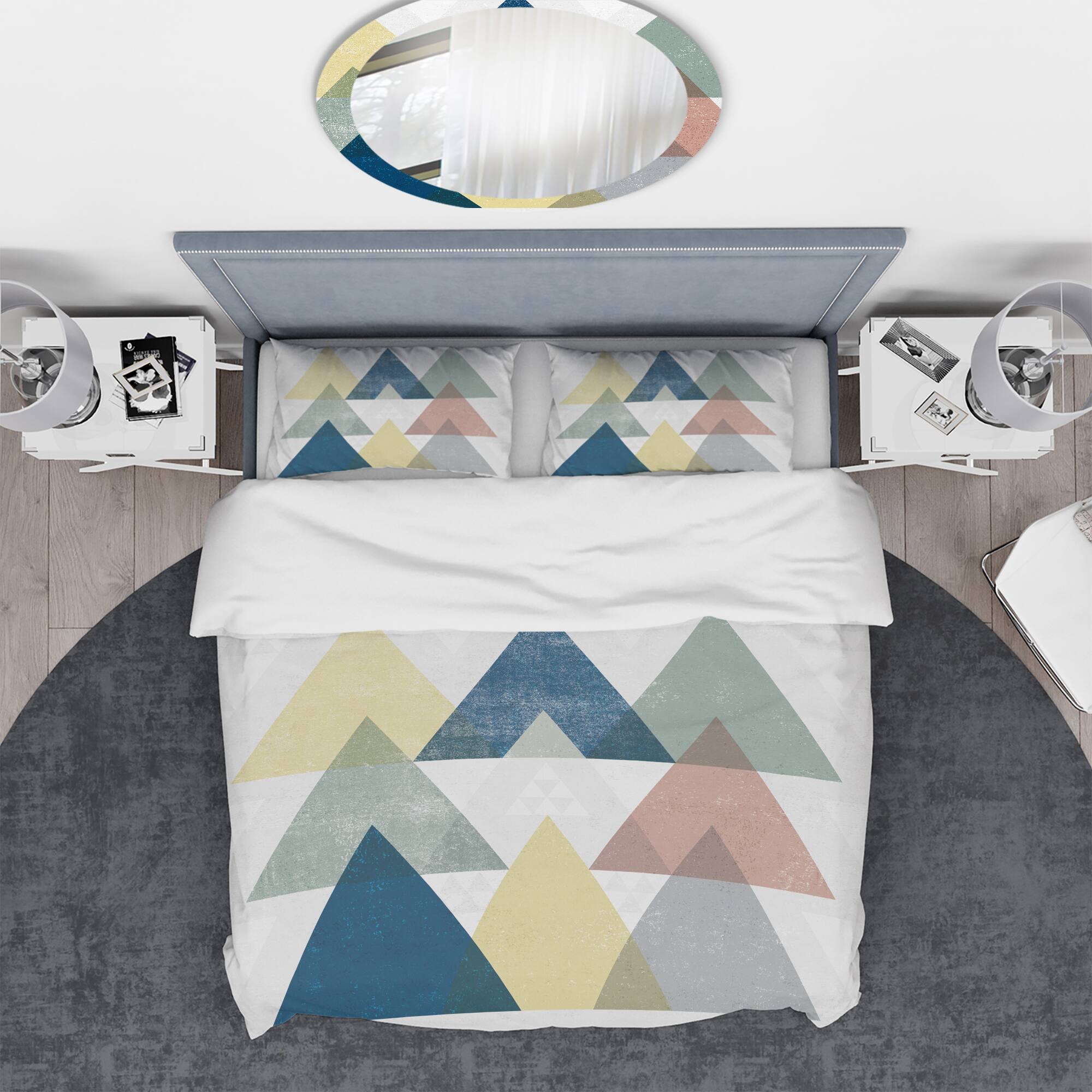Designart 'Geometrical Composition Triangles II' Geometric Bedding Set