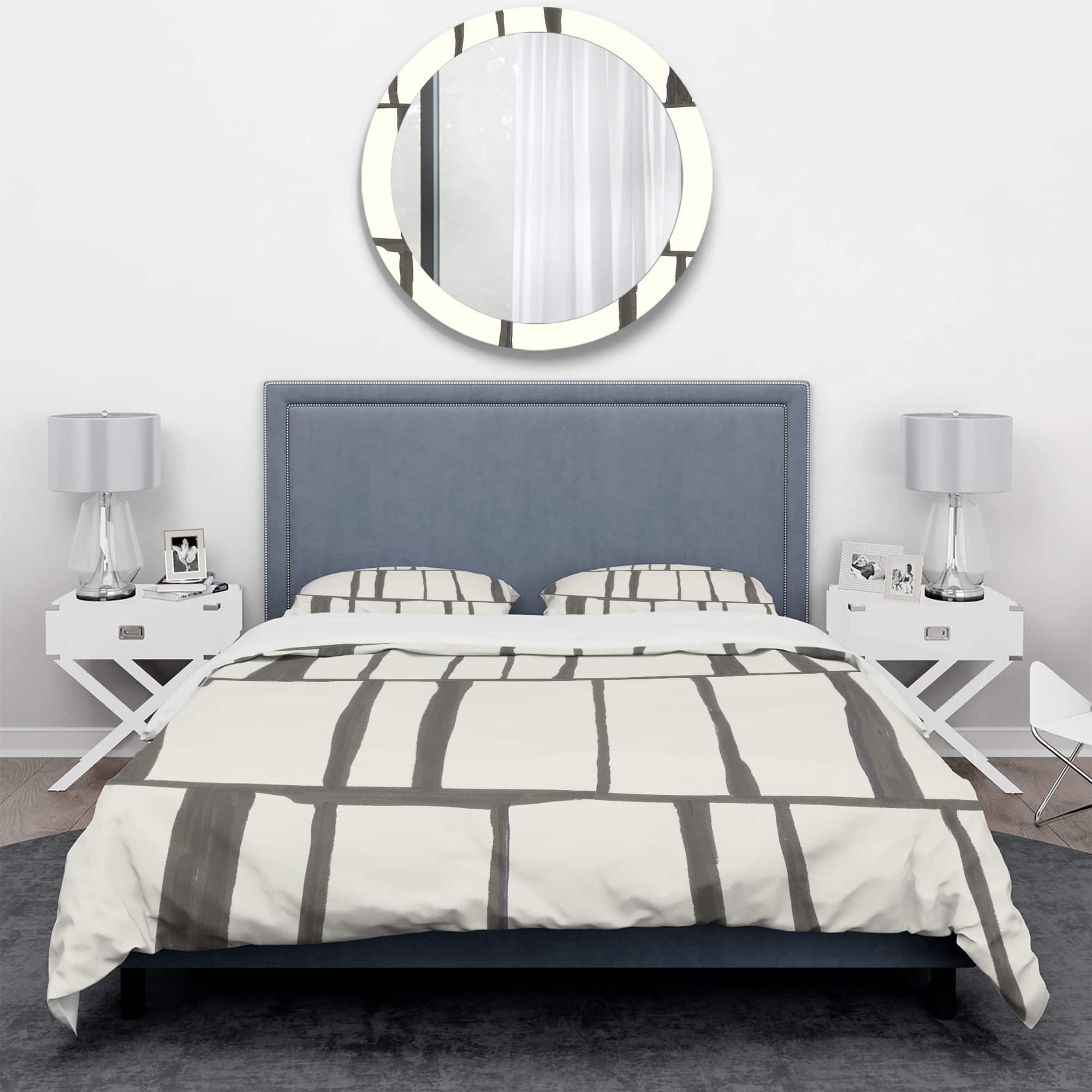 Designart 'minimalist black and white I' Geometric Bedding Set