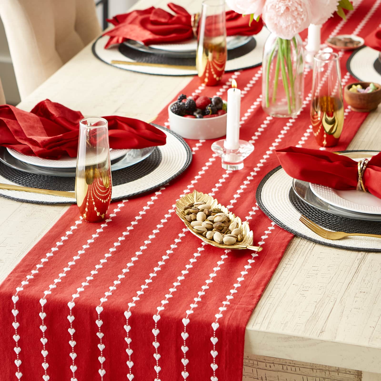 DII® 108" White Hearts Dobby Table Runner
