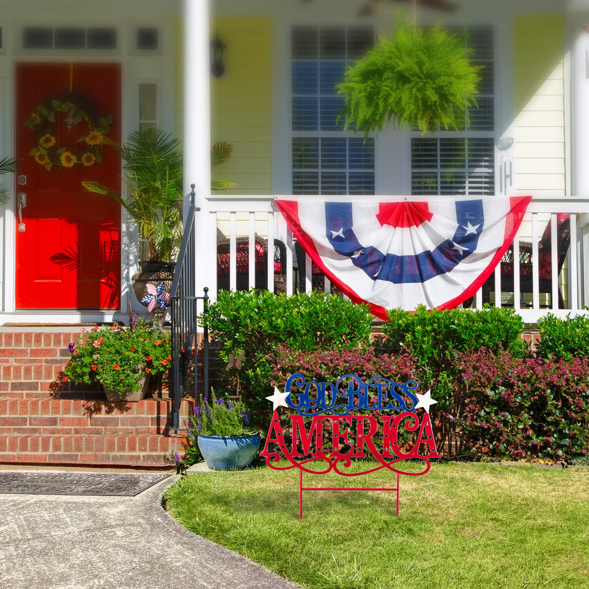 Glitzhome® 23.25" Patriotic Metal "GOD BLESS AMERICA" Garden Yard Stake